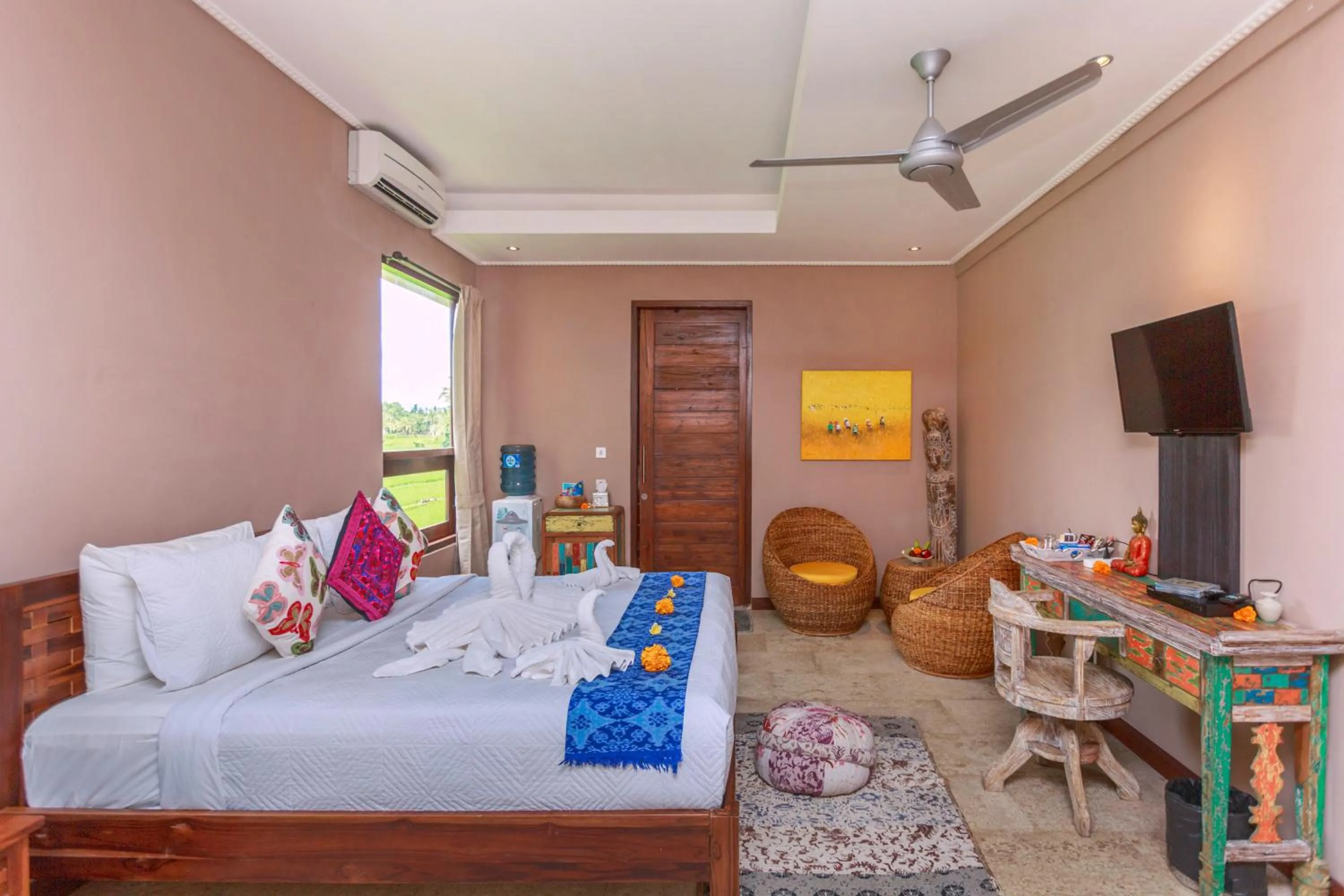 Photo of the whole room, Bed in Solo Villas & Retreat