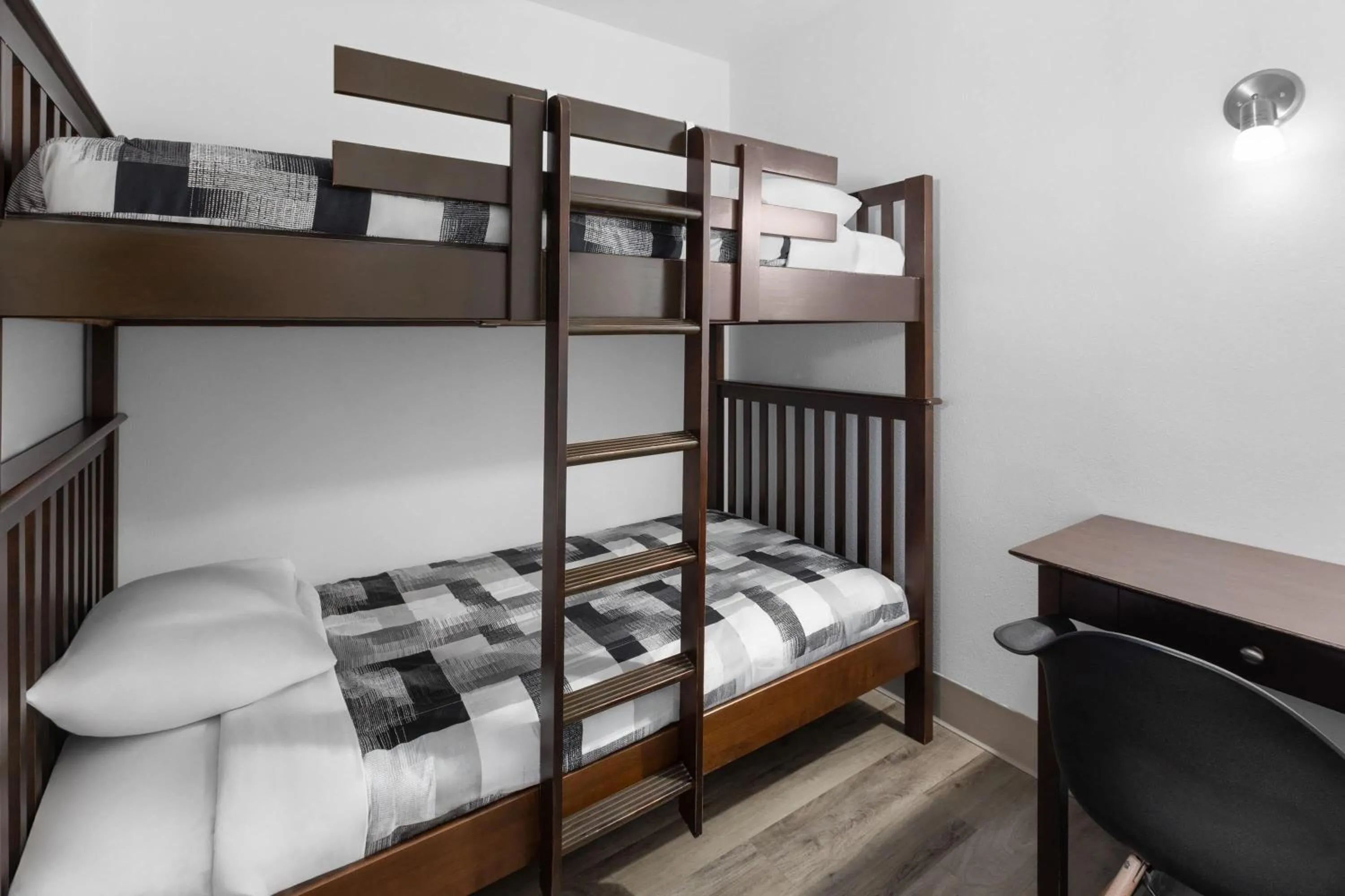 Photo of the whole room, Bed in Super 8 by Wyndham Quebec City