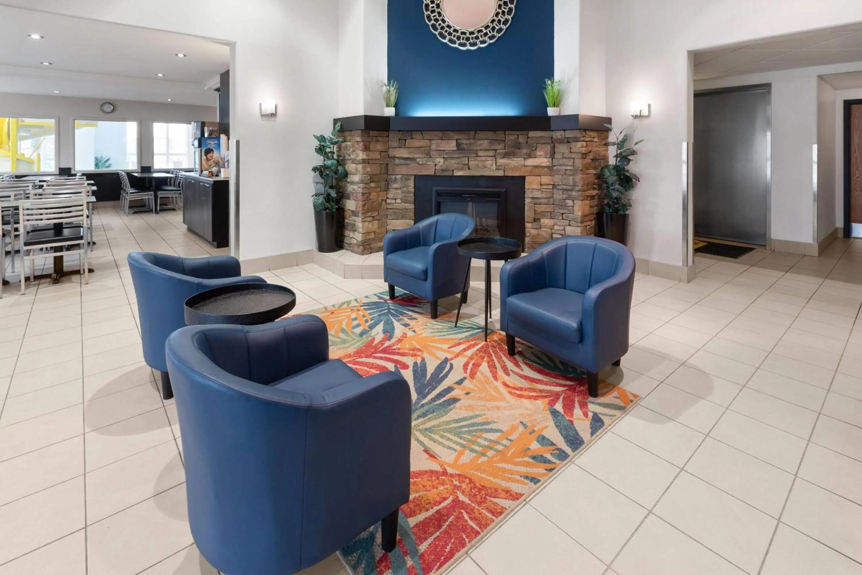 Lobby or reception in Super 8 by Wyndham Quebec City
