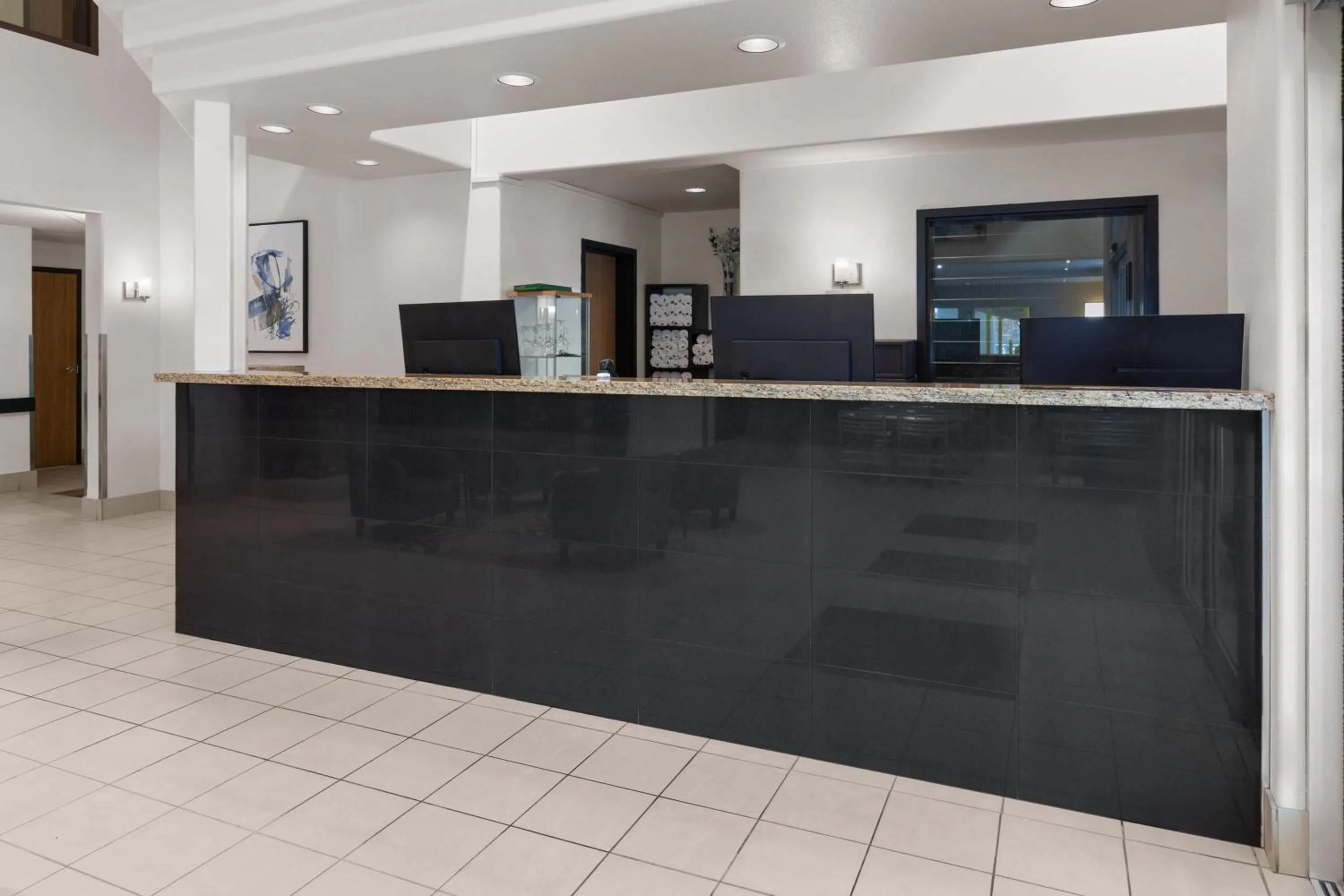 Lobby or reception in Super 8 by Wyndham Quebec City