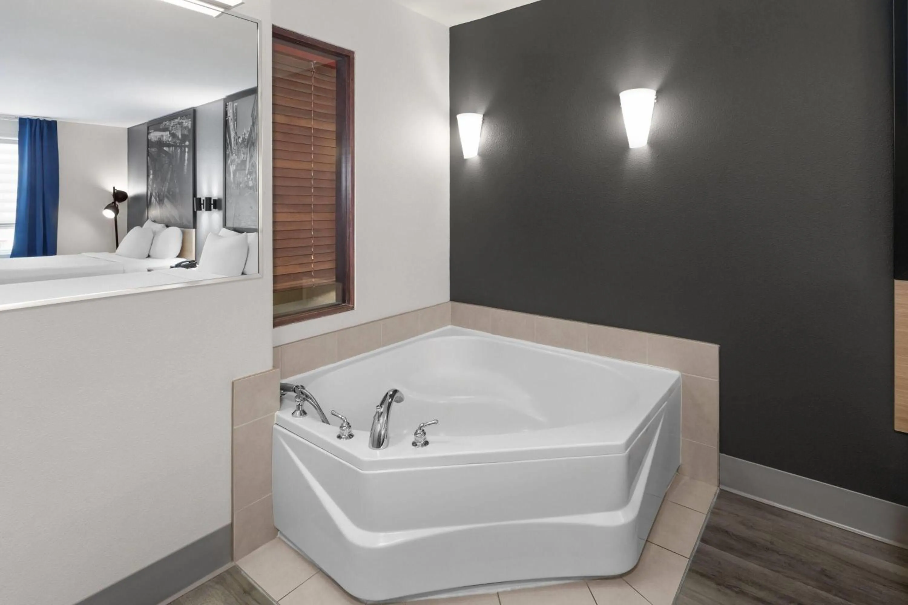 Bath in Super 8 by Wyndham Quebec City