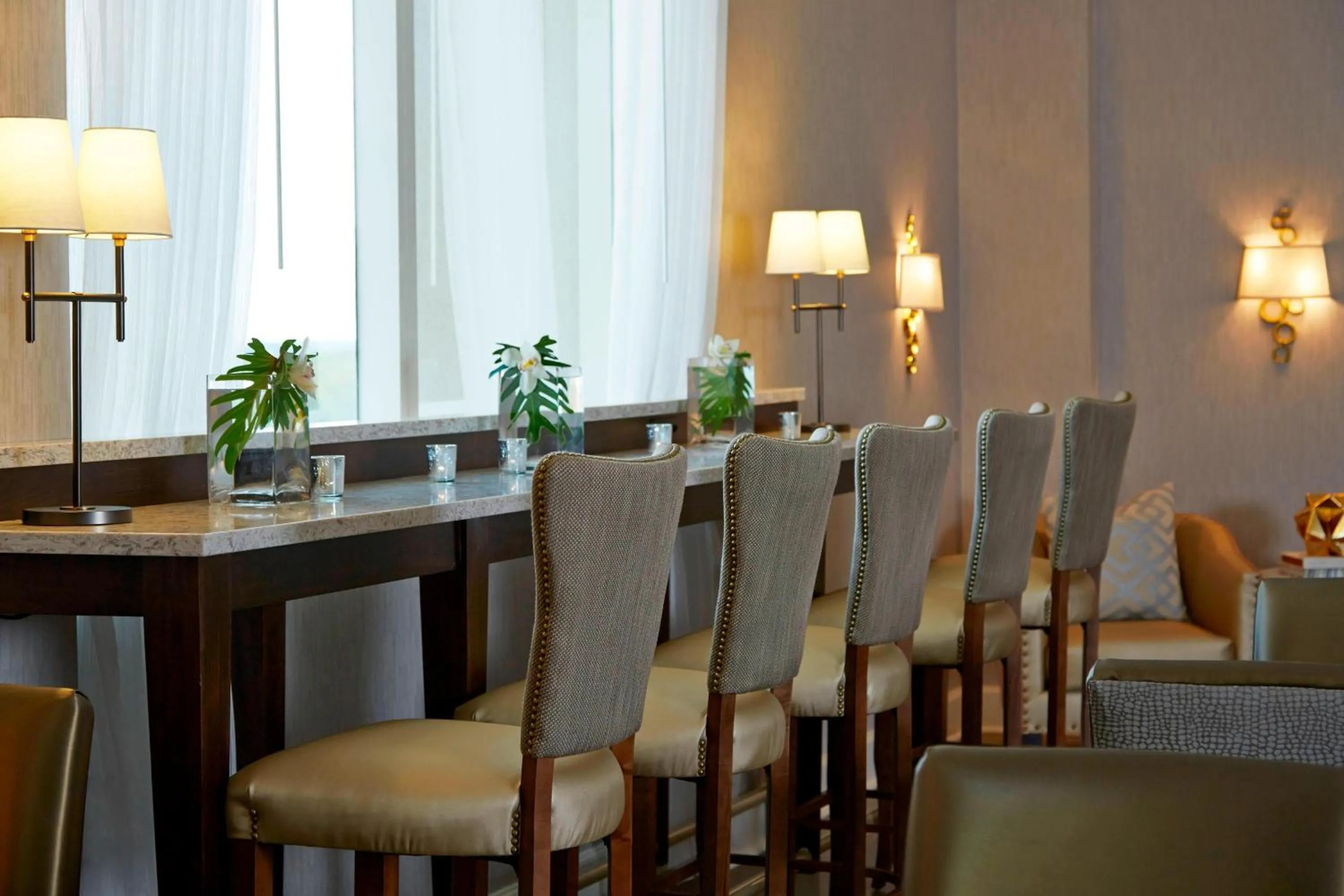 Lounge or bar in Renaissance Orlando Airport Hotel