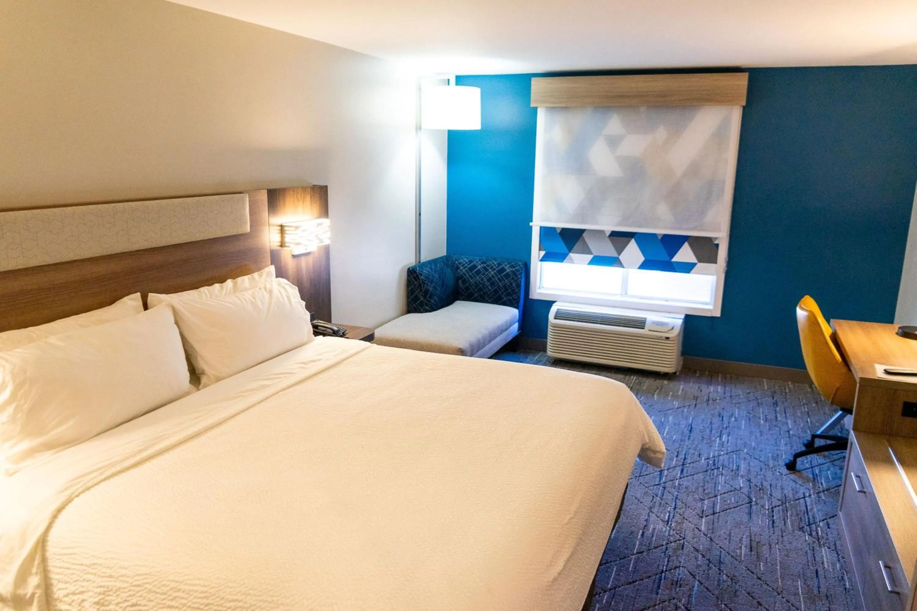 Bed in Holiday Inn Express La Junta by IHG