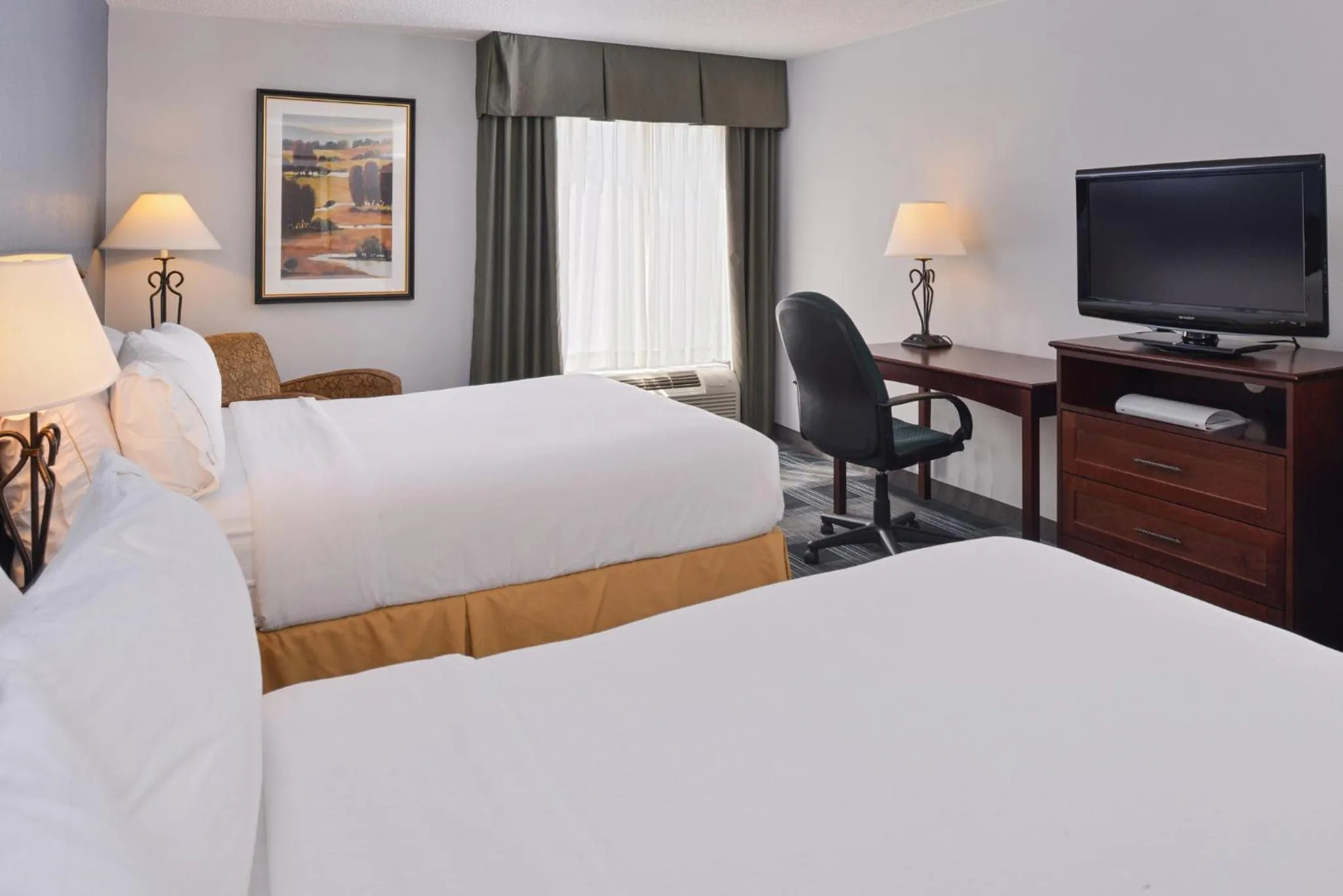 Photo of the whole room, Bed in Holiday Inn Express La Junta by IHG