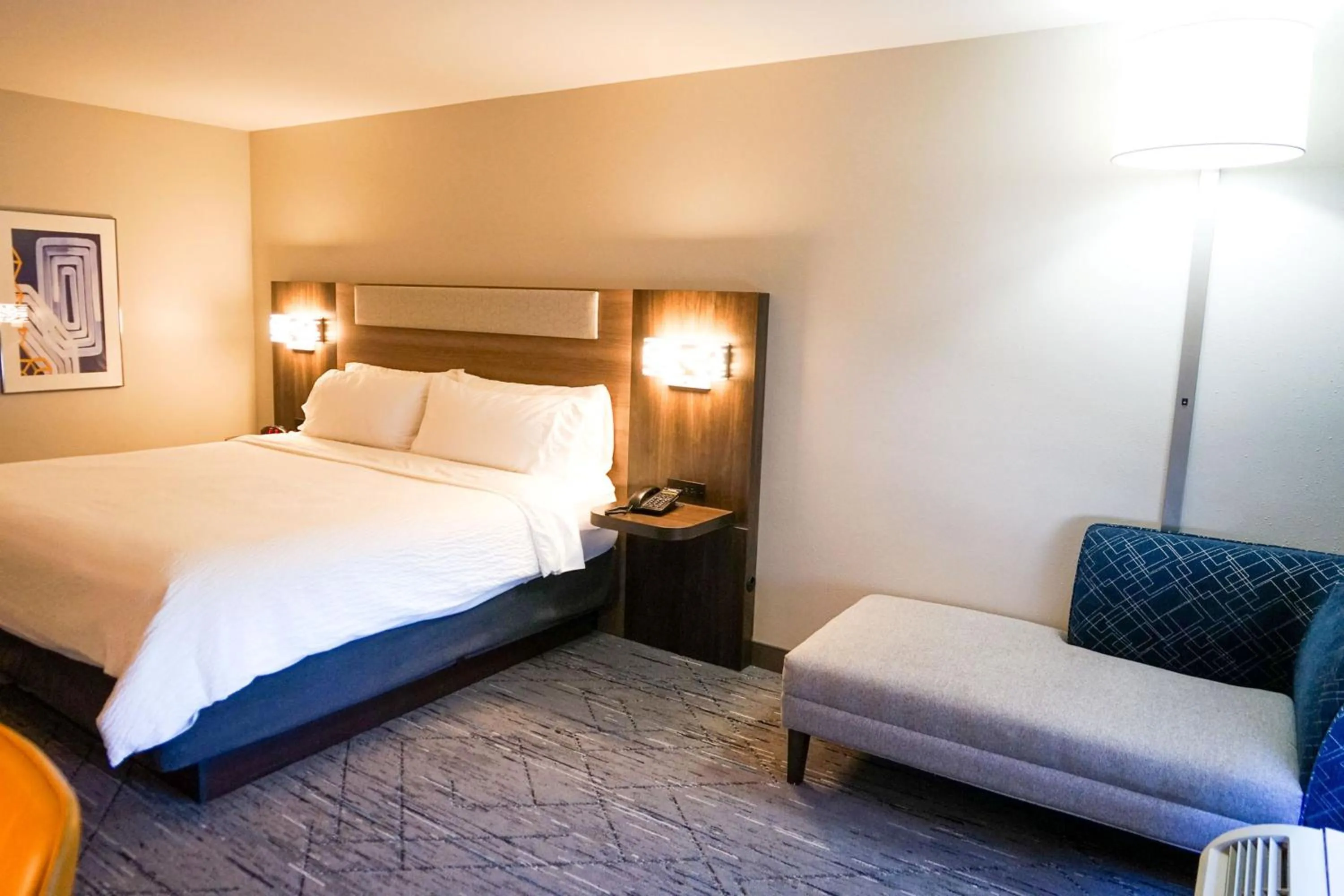 Bed in Holiday Inn Express La Junta by IHG