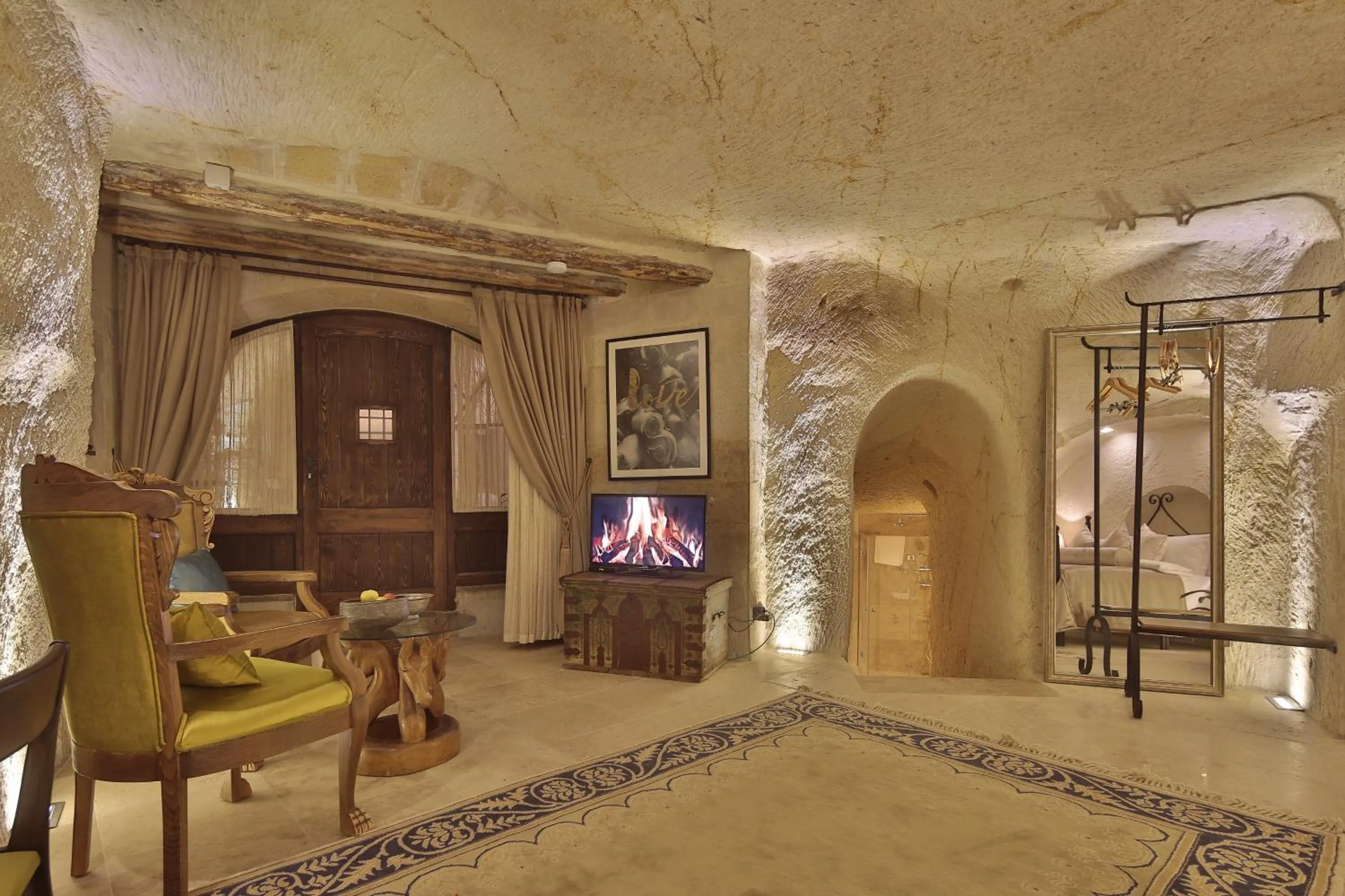 TV and multimedia in Asuwari Suites Cappadocia