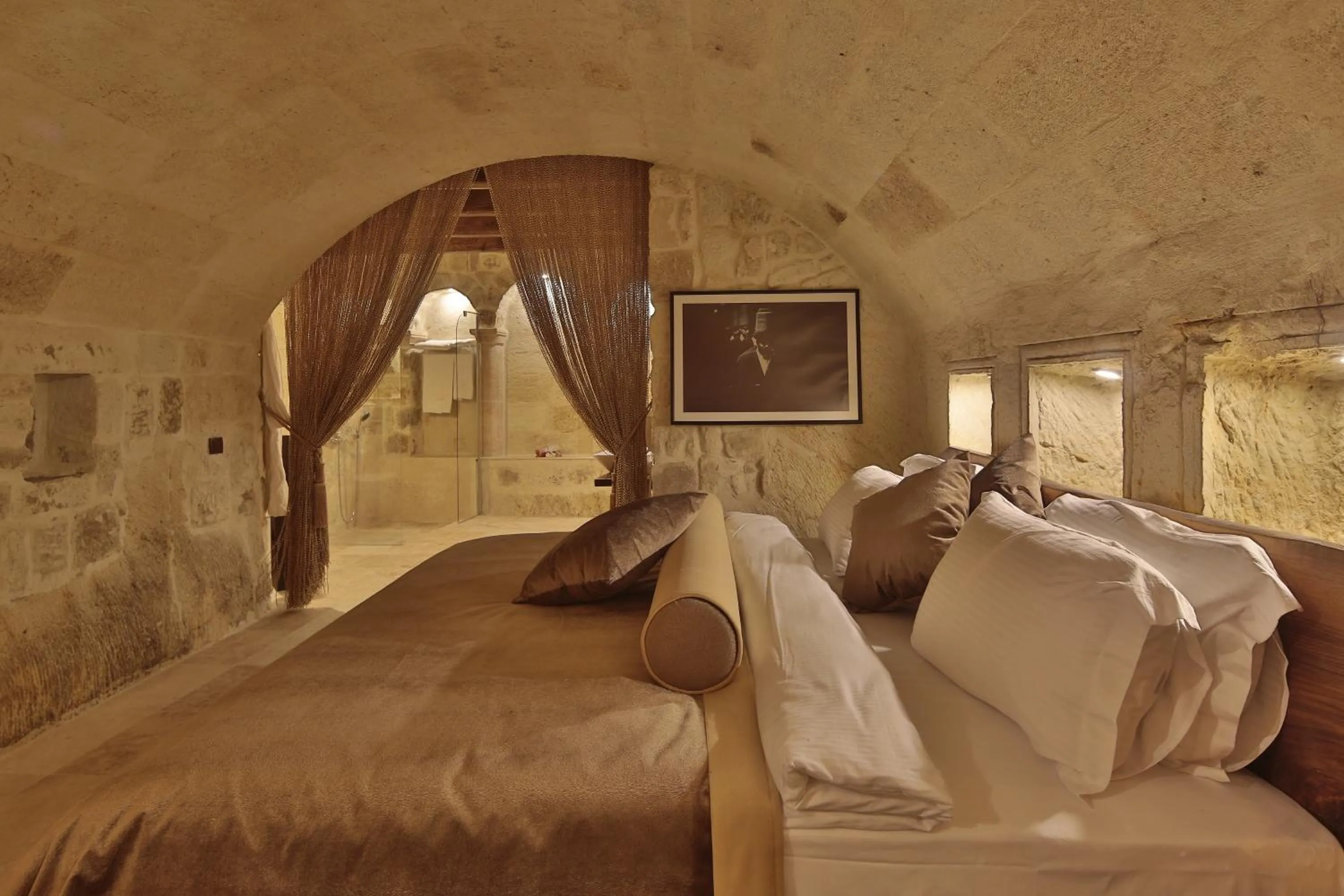 Bedroom, Bed in Asuwari Suites Cappadocia