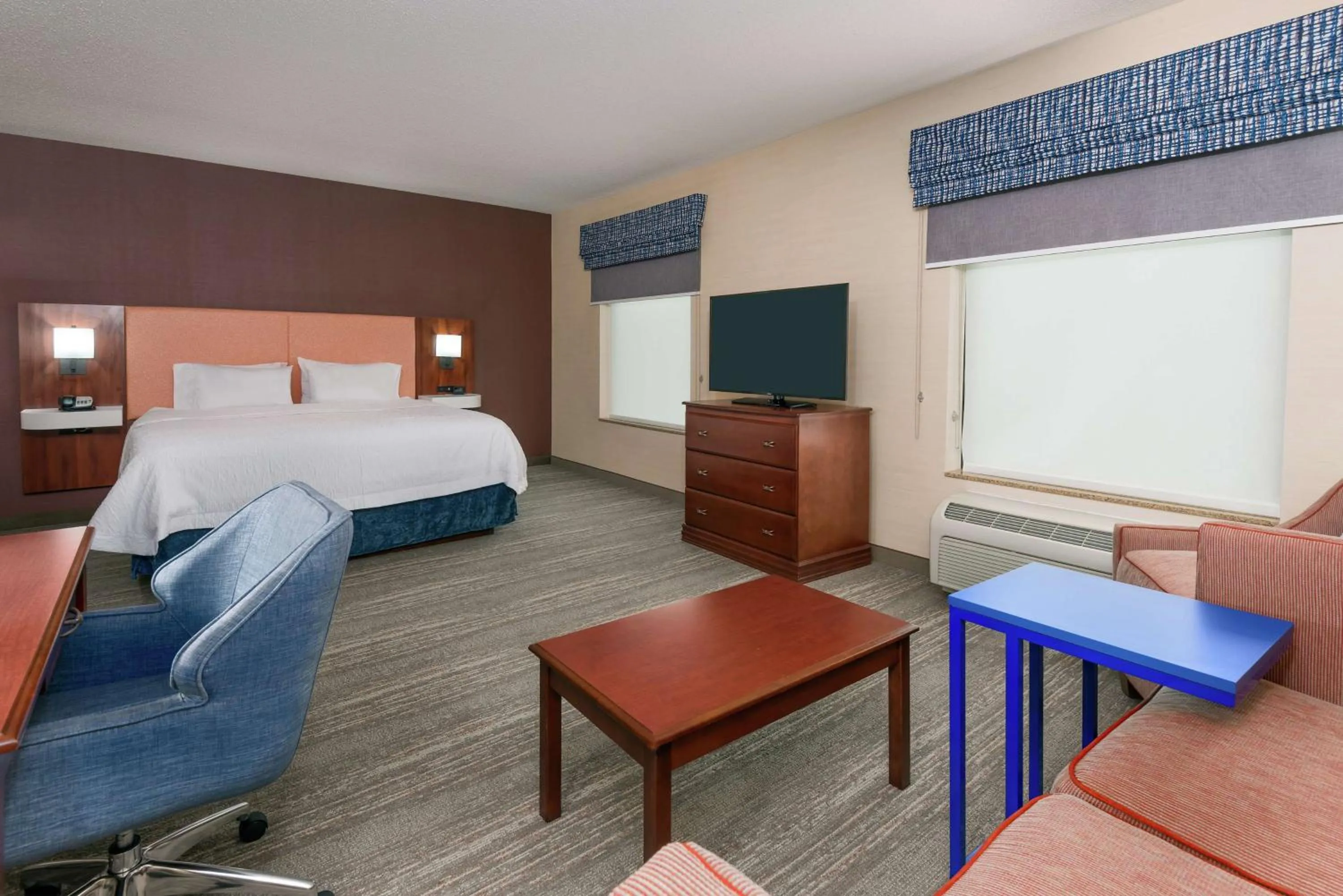 Bedroom, Bed in Hampton Inn Springfield South Enfield
