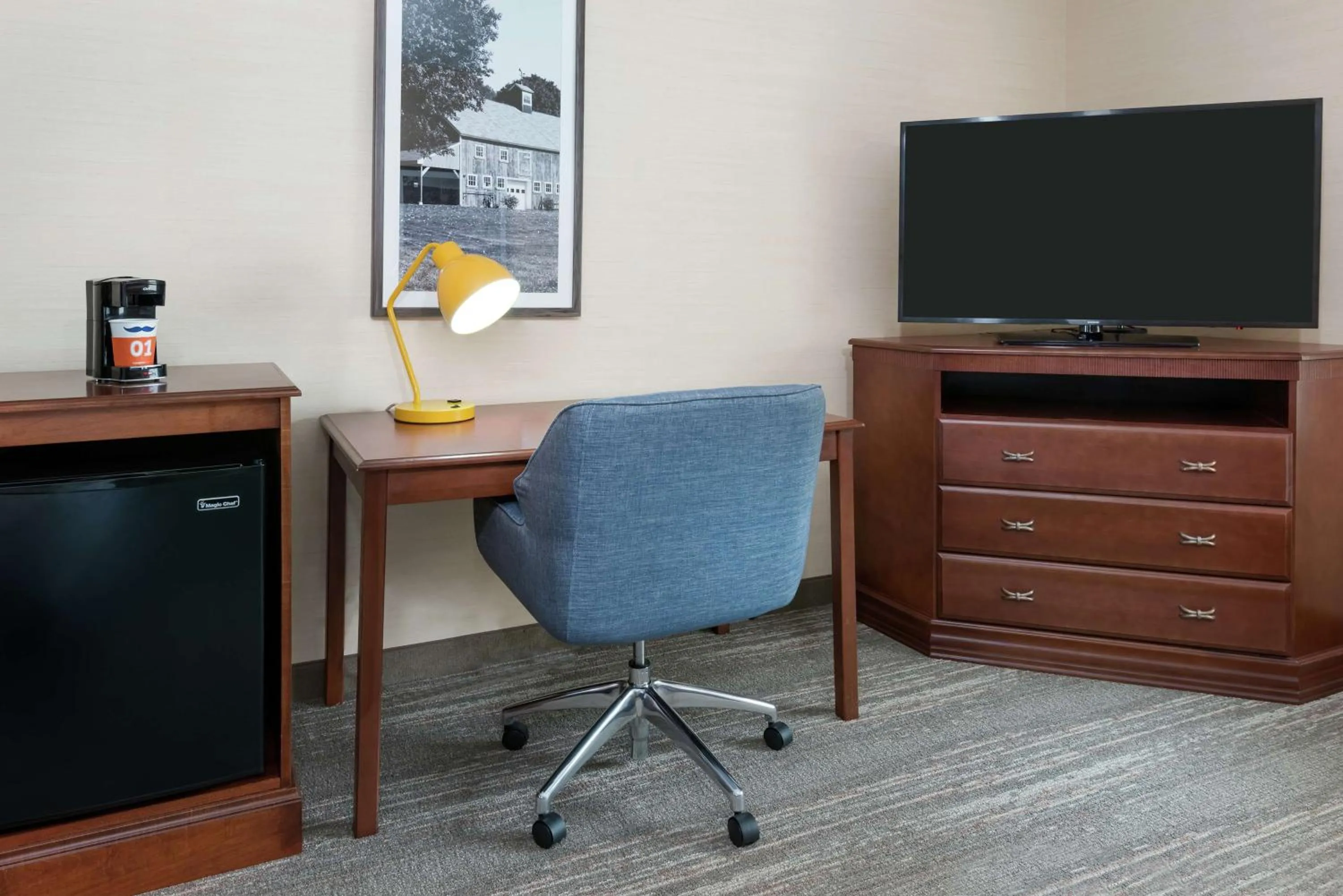 Bedroom in Hampton Inn Springfield South Enfield