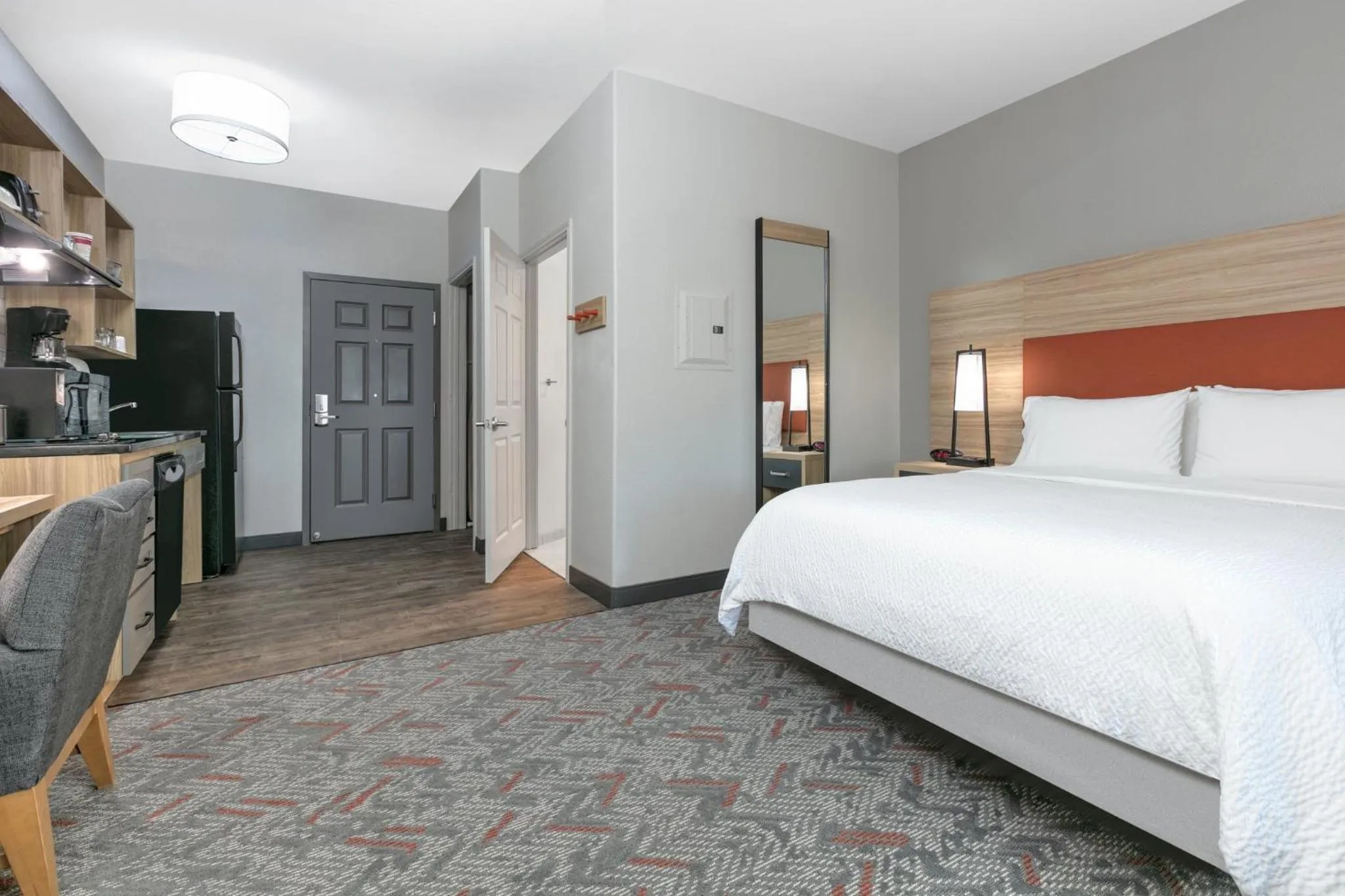Photo of the whole room, Bed in Candlewood Suites Lake Jackson by IHG