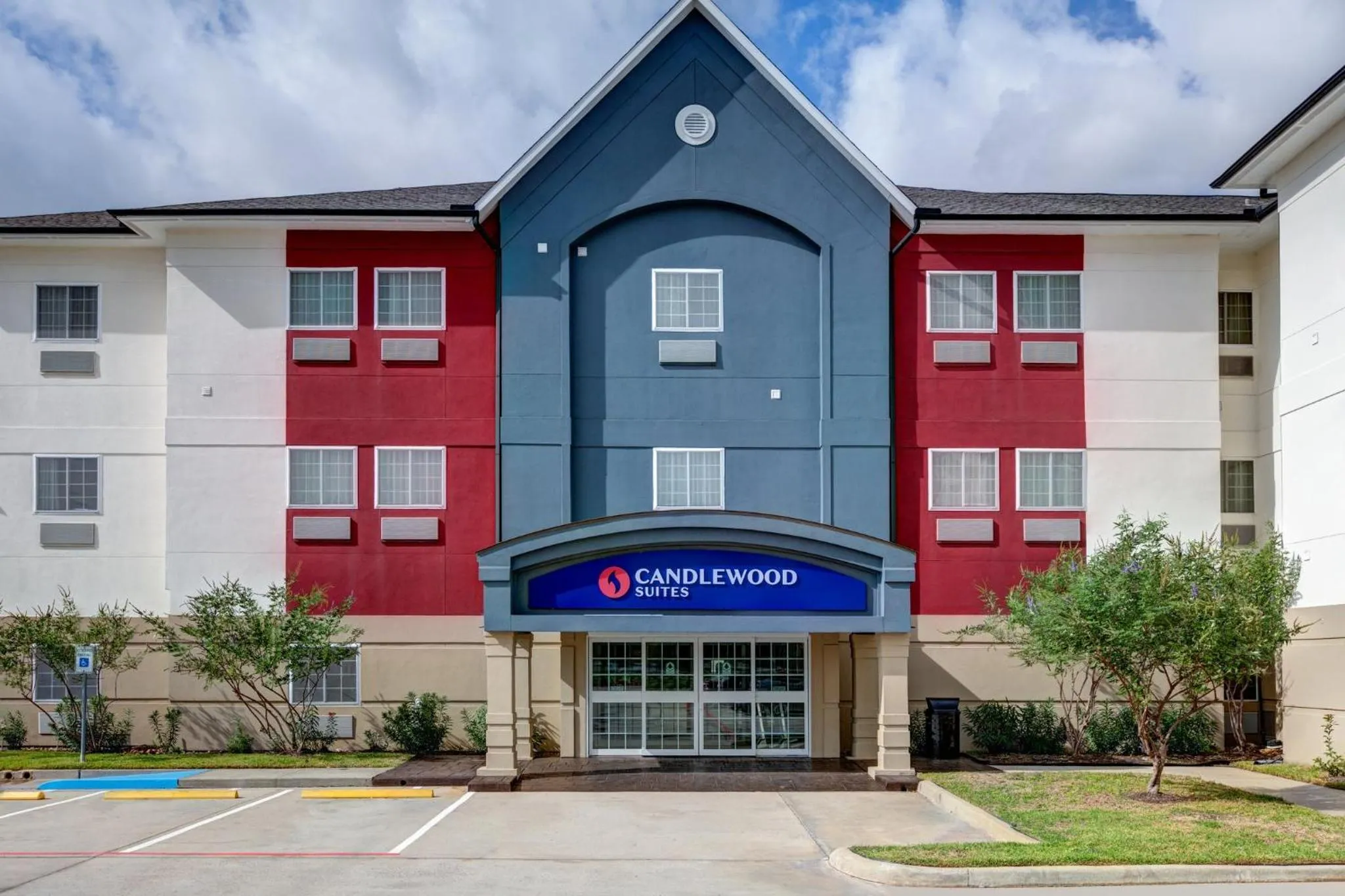 Property building in Candlewood Suites Lake Jackson by IHG