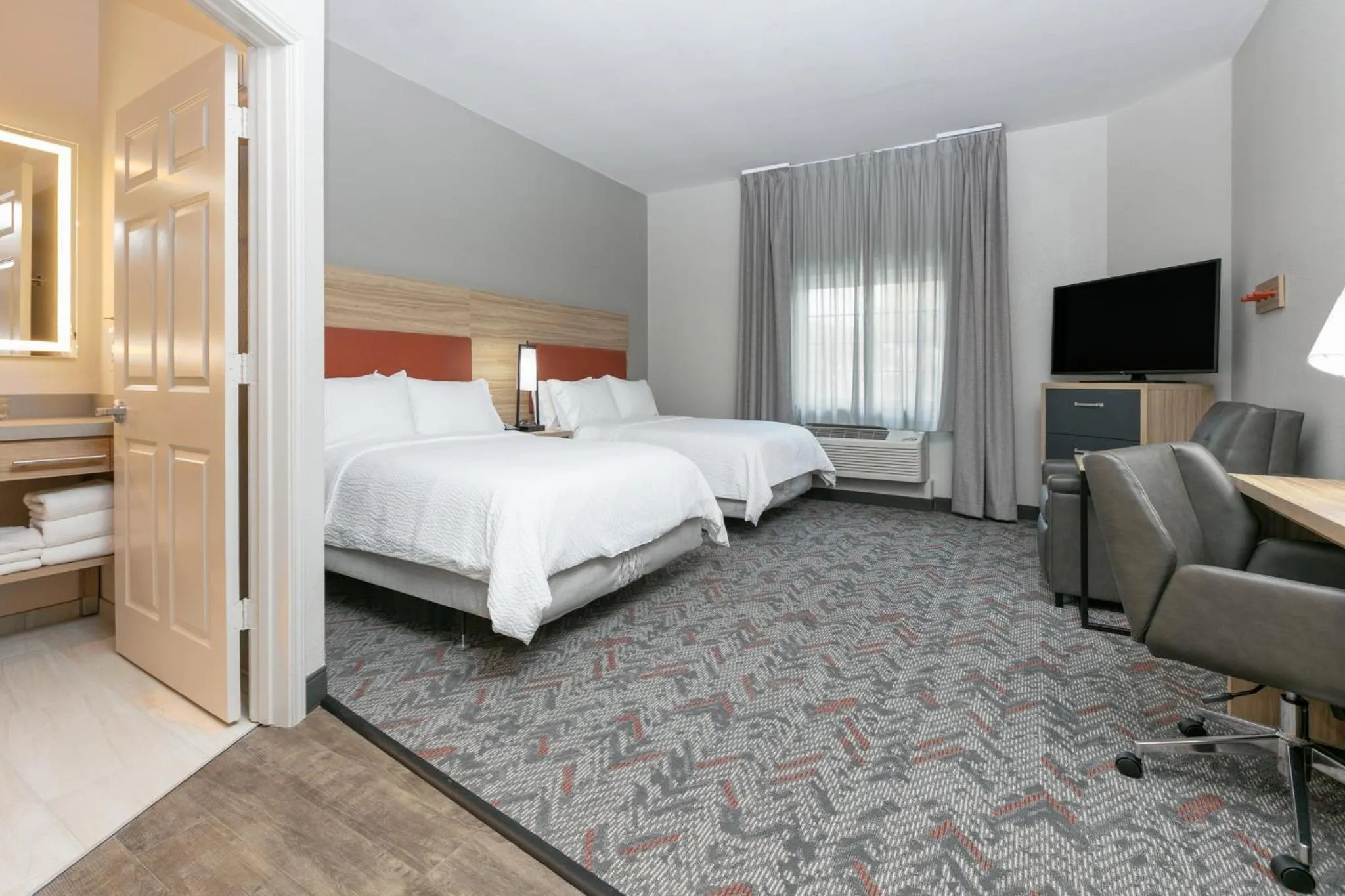 Photo of the whole room, Bed in Candlewood Suites Lake Jackson by IHG