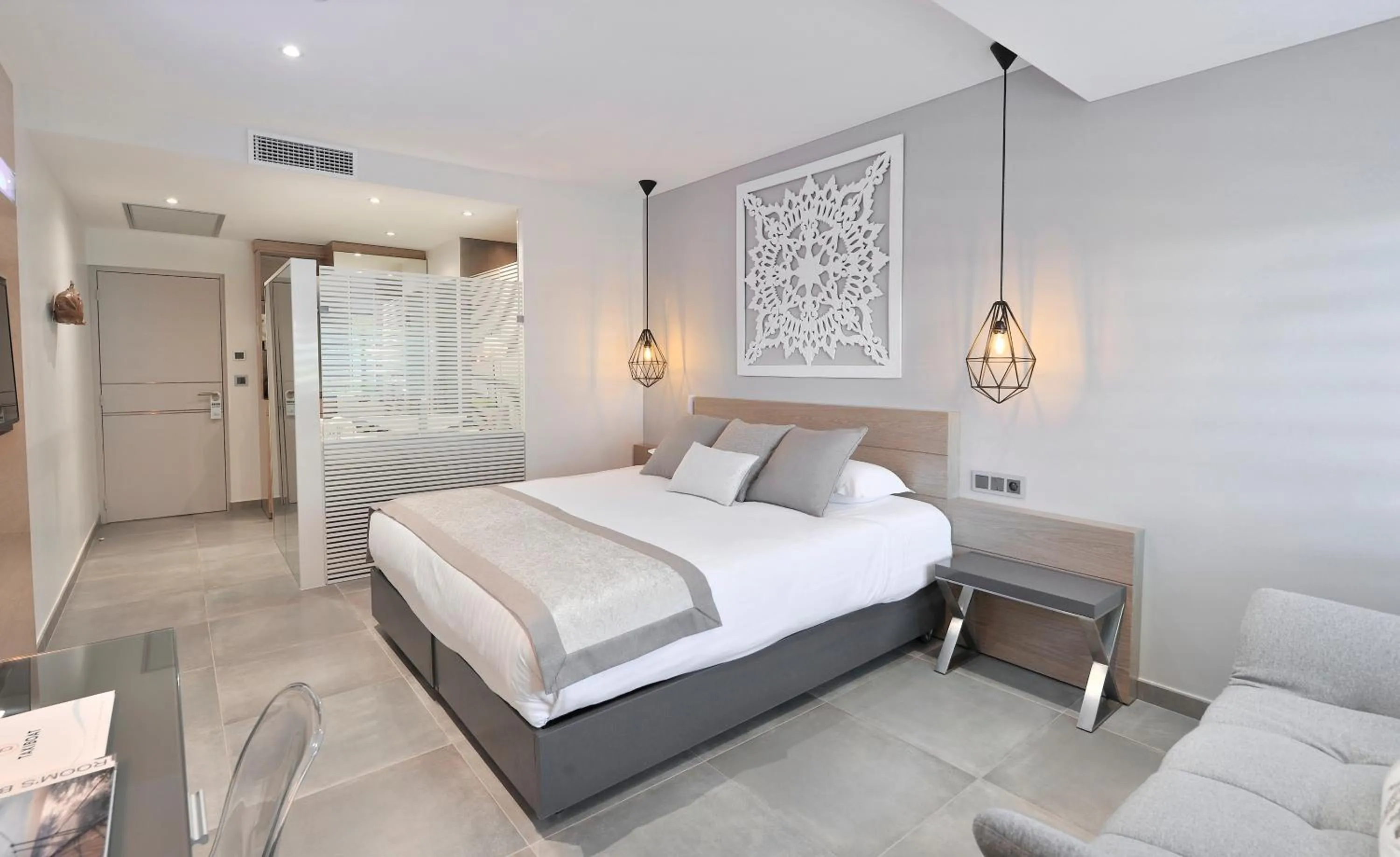 Property building, Bed in Le Spinaker