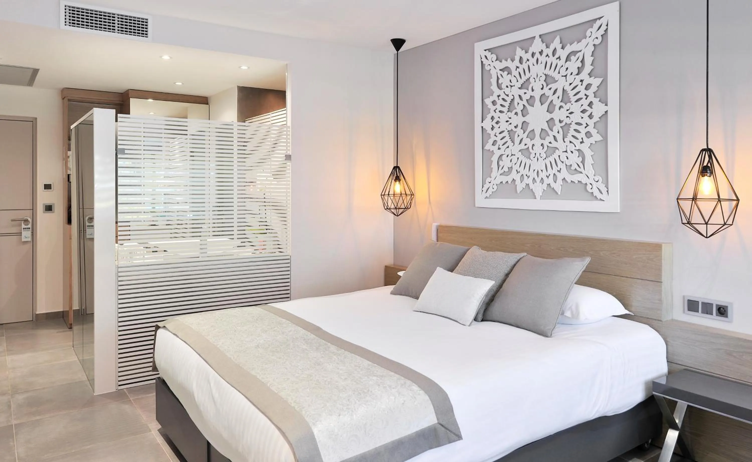 Property building, Bed in Le Spinaker