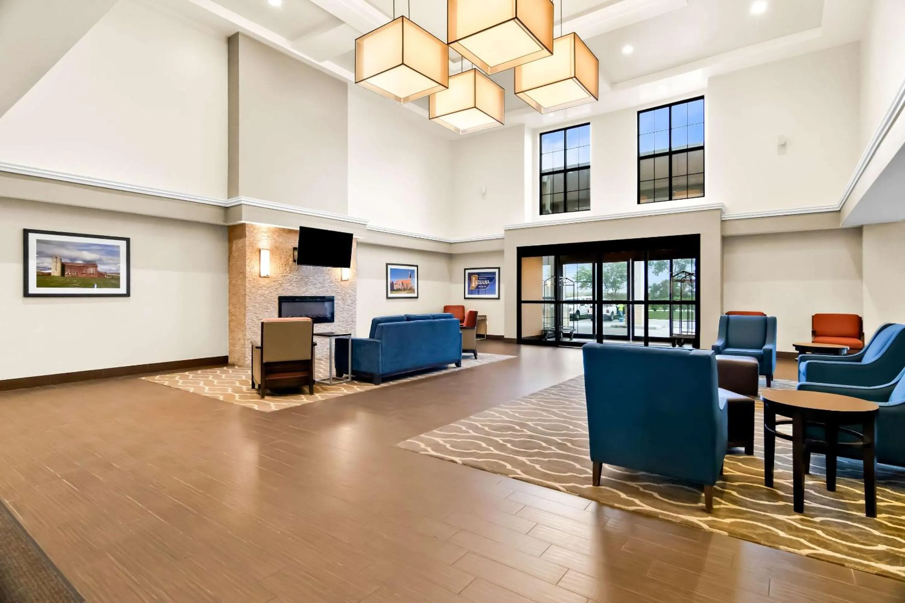 Lobby or reception in Comfort Suites Rensselaer near Fair Oaks