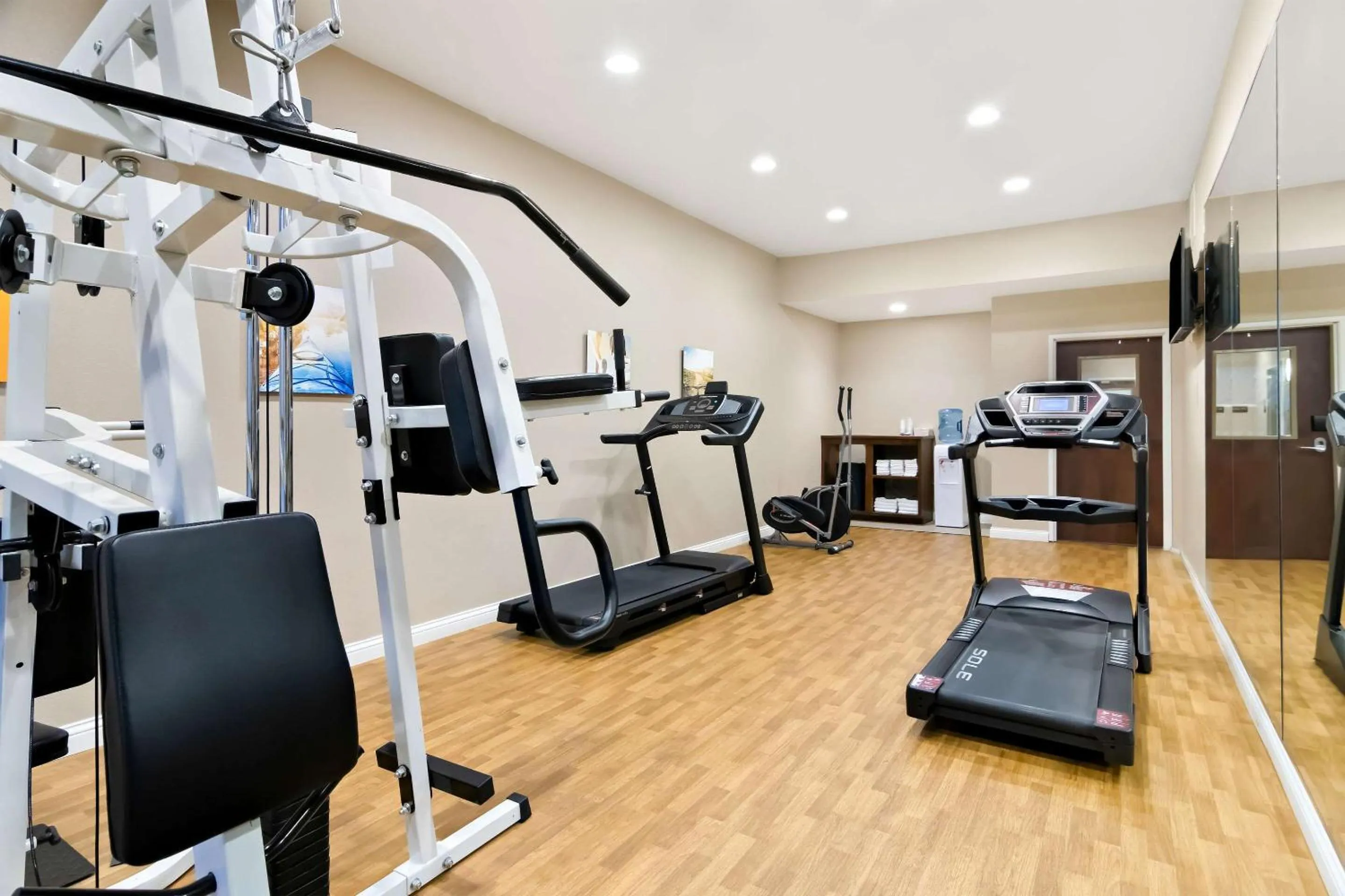 Fitness centre/facilities in Comfort Suites Rensselaer near Fair Oaks