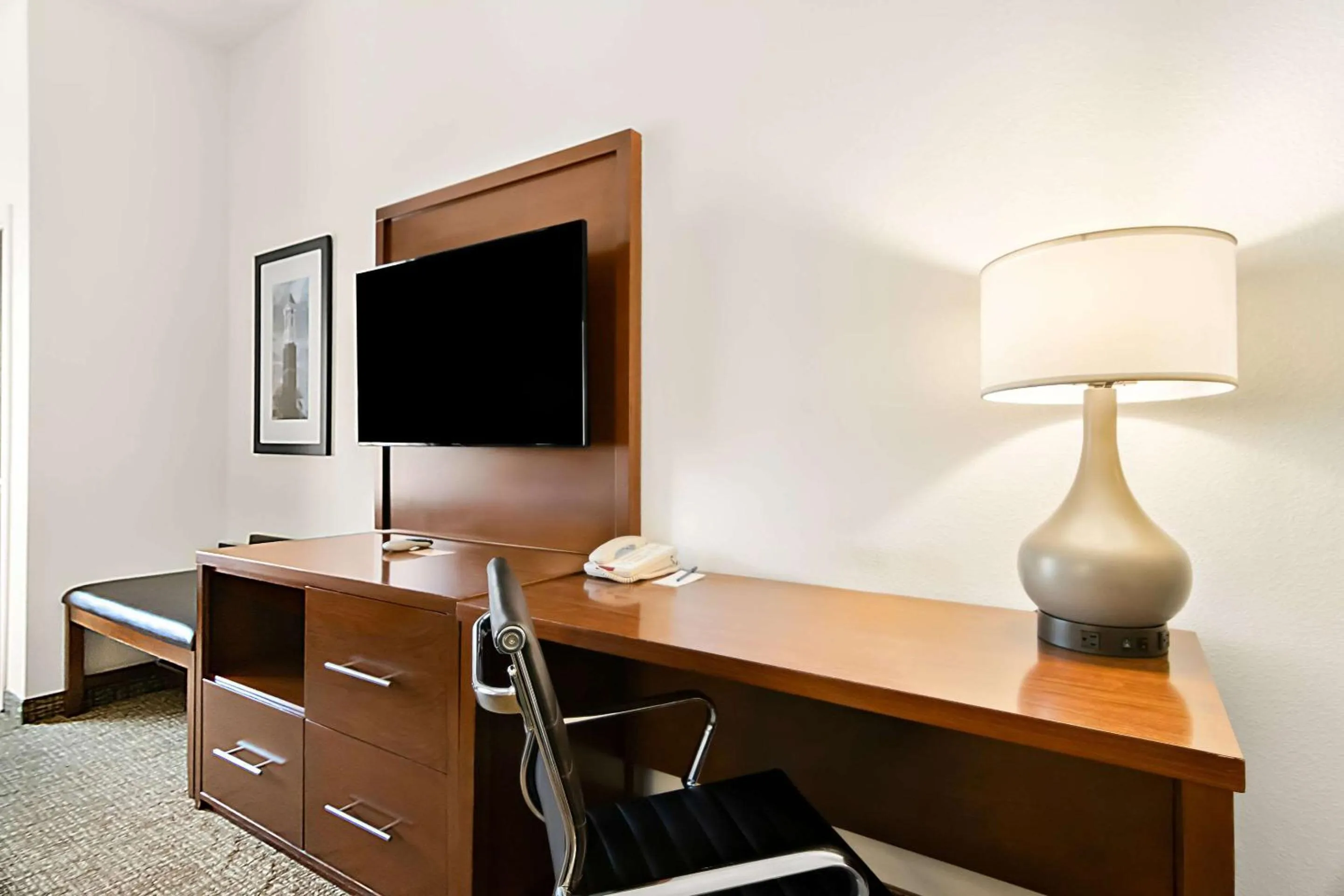 Bedroom in Comfort Suites Rensselaer near Fair Oaks