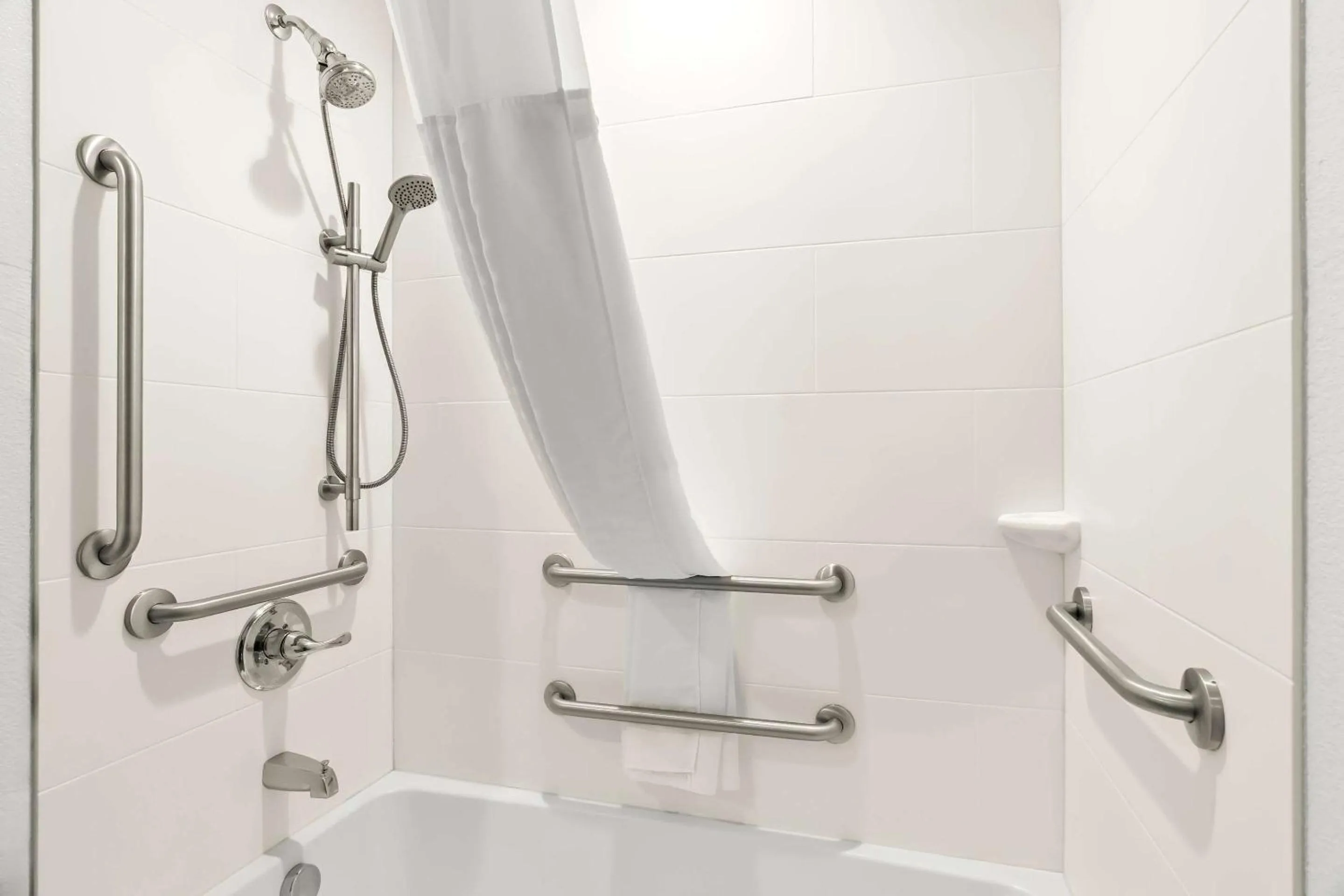 Bedroom in Comfort Suites Rensselaer near Fair Oaks