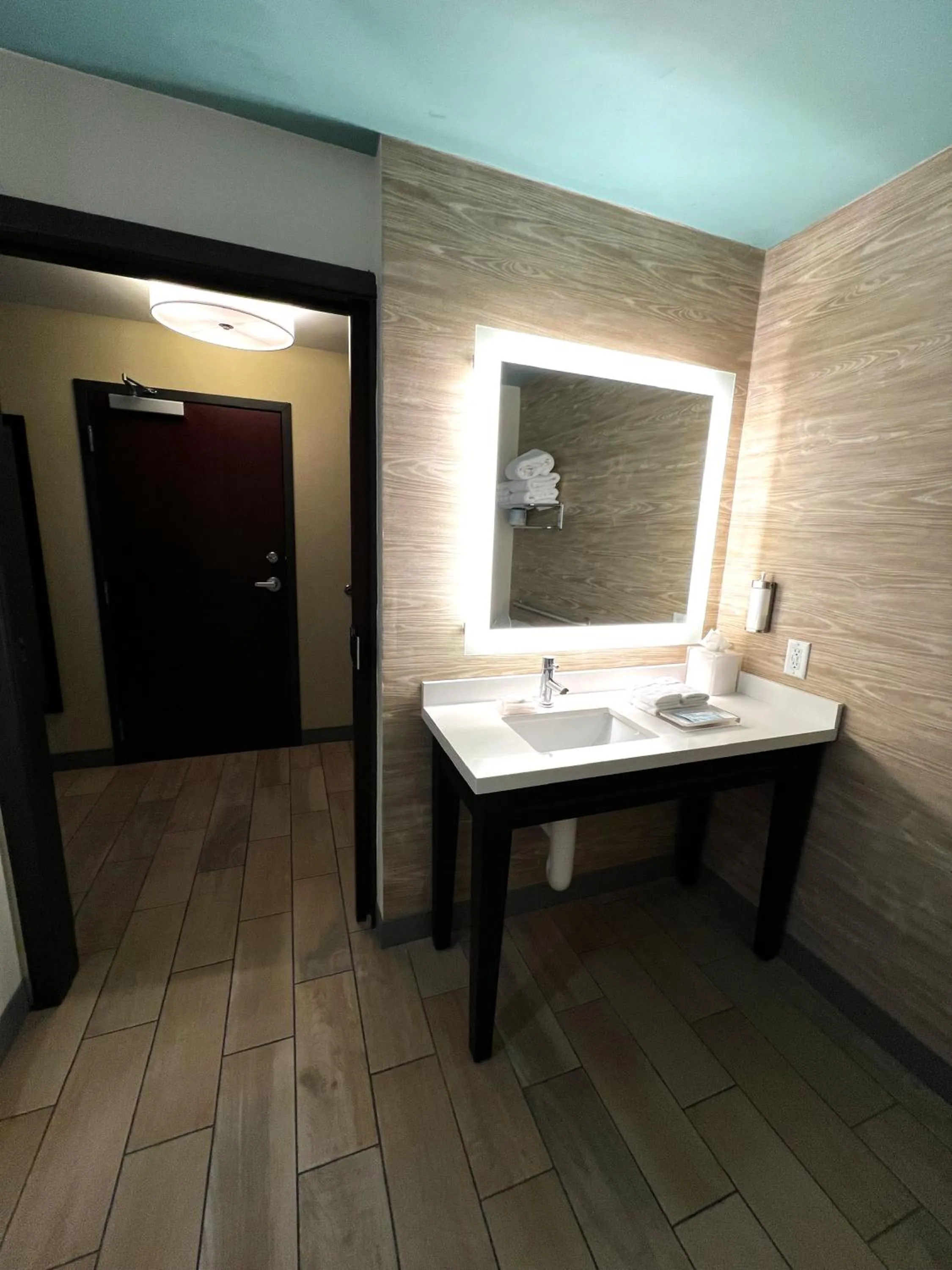Bathroom in Marina Bay Hotel & Suites, an Ascend Collection Hotel