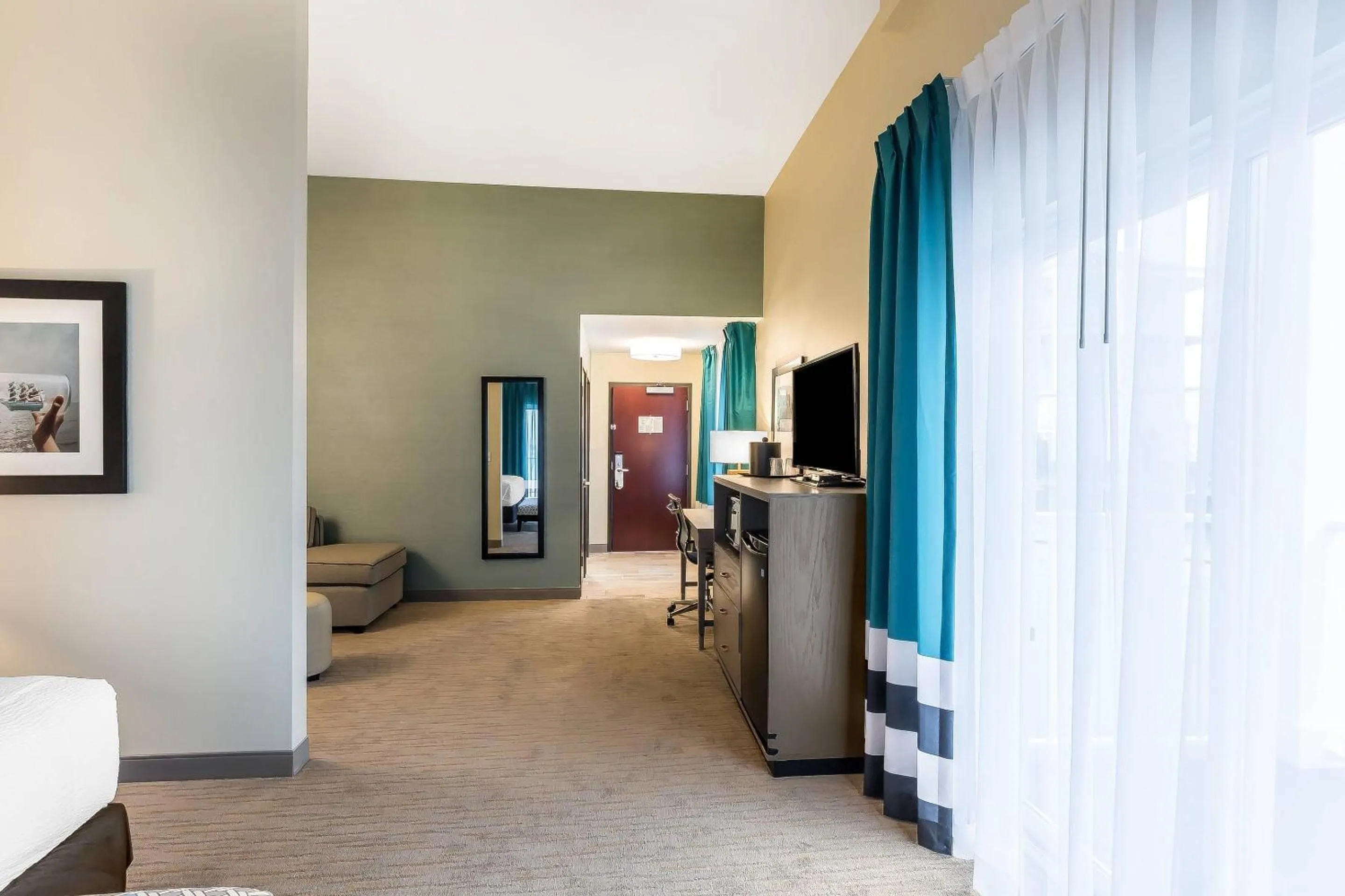 Bedroom, Bed in Marina Bay Hotel & Suites, an Ascend Collection Hotel