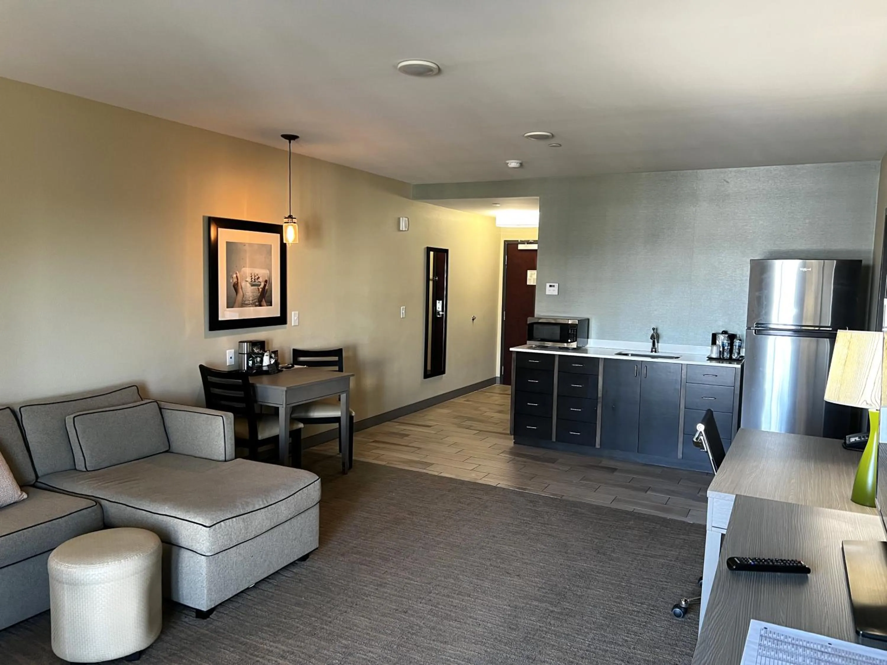 Kitchen or kitchenette in Marina Bay Hotel & Suites, an Ascend Collection Hotel