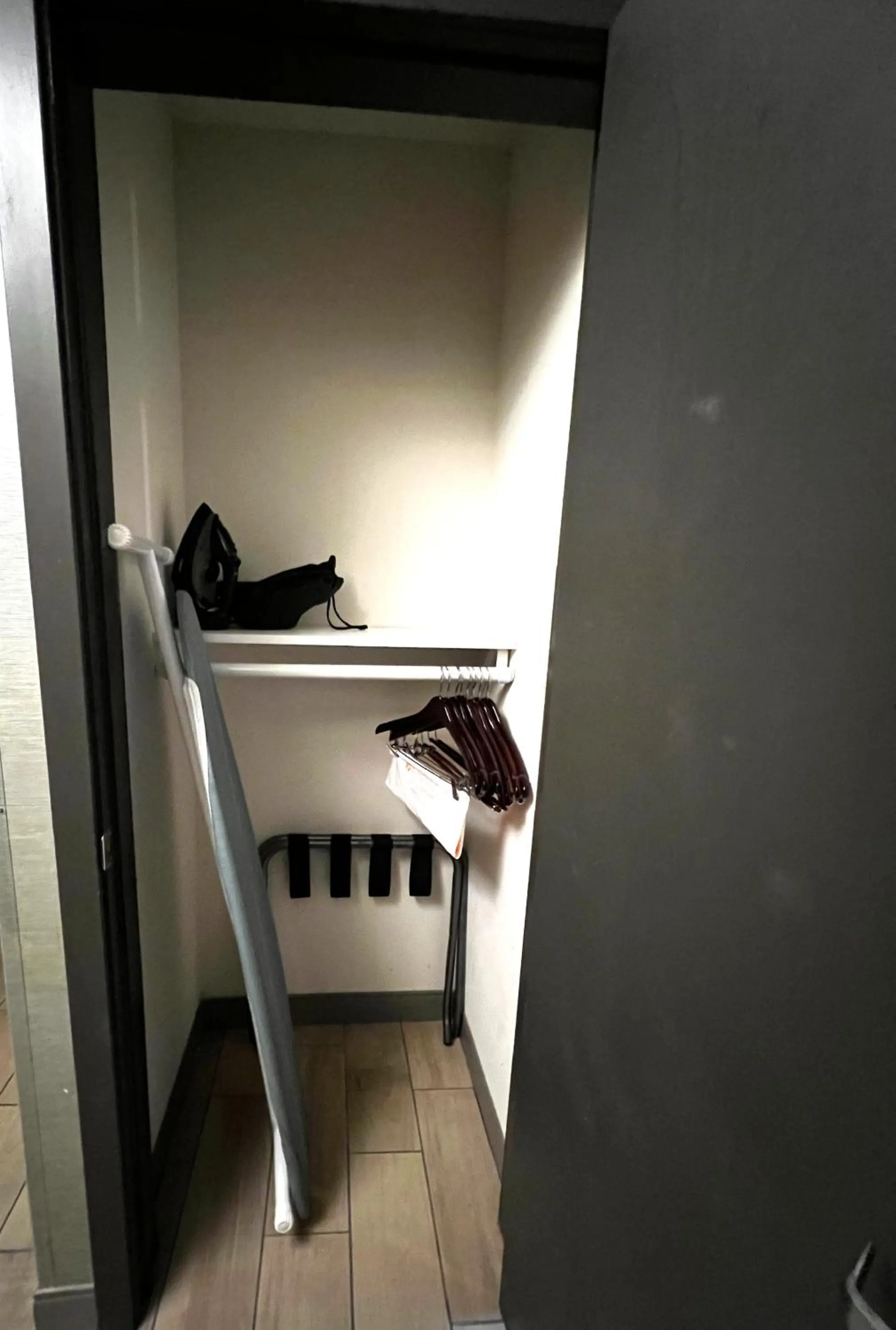 flat iron, Bed in Marina Bay Hotel & Suites, an Ascend Collection Hotel