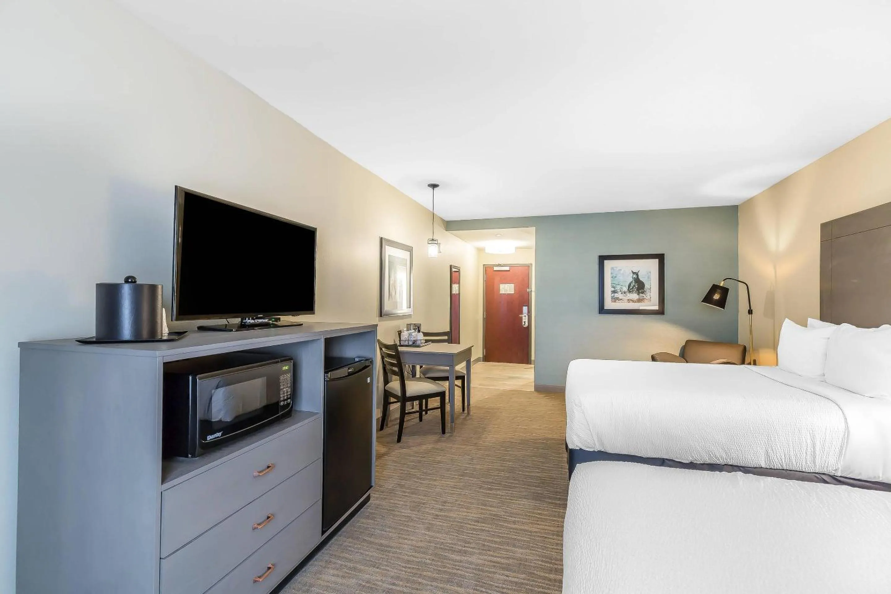 Bedroom in Marina Bay Hotel & Suites, an Ascend Collection Hotel