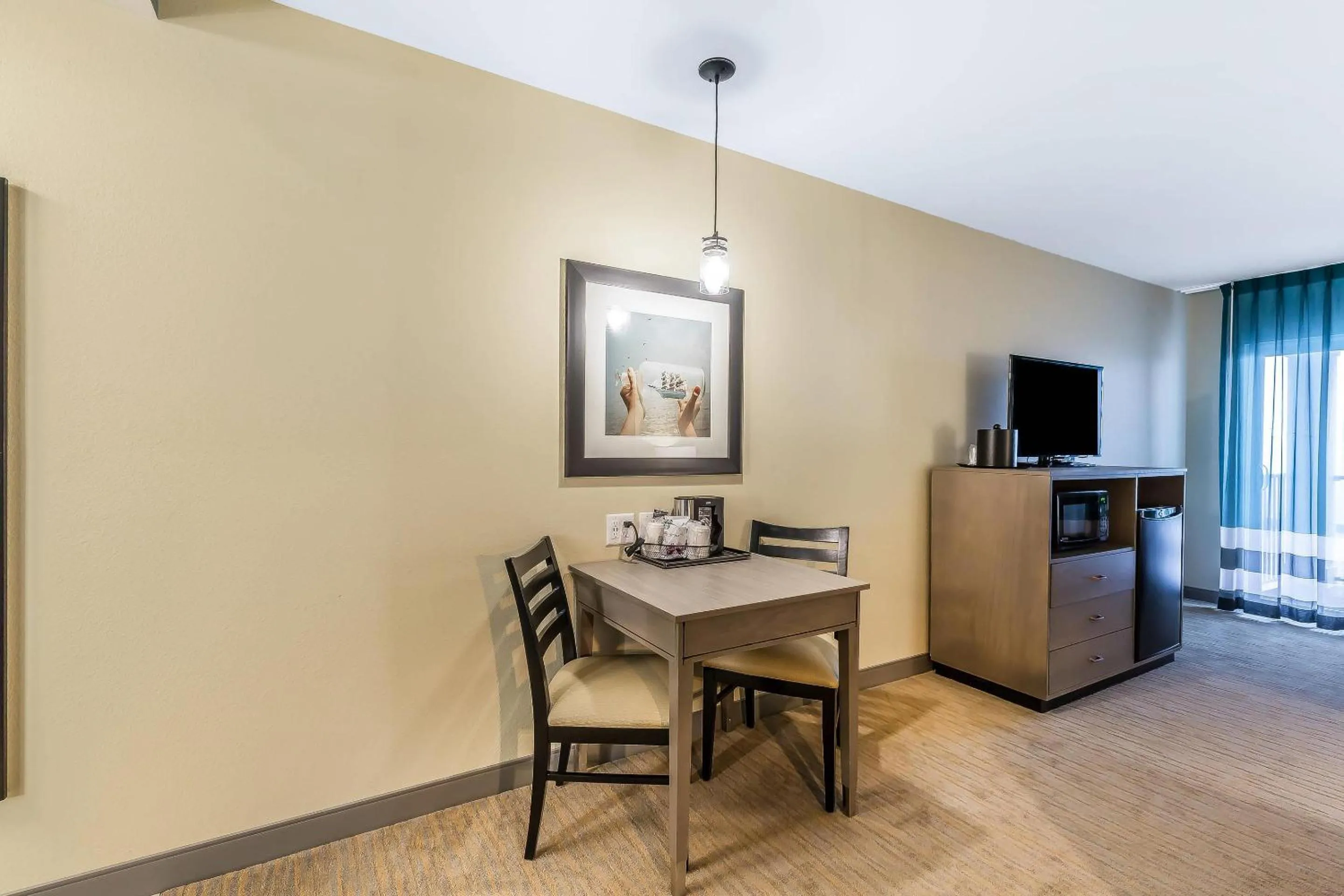 Bedroom in Marina Bay Hotel & Suites, an Ascend Collection Hotel