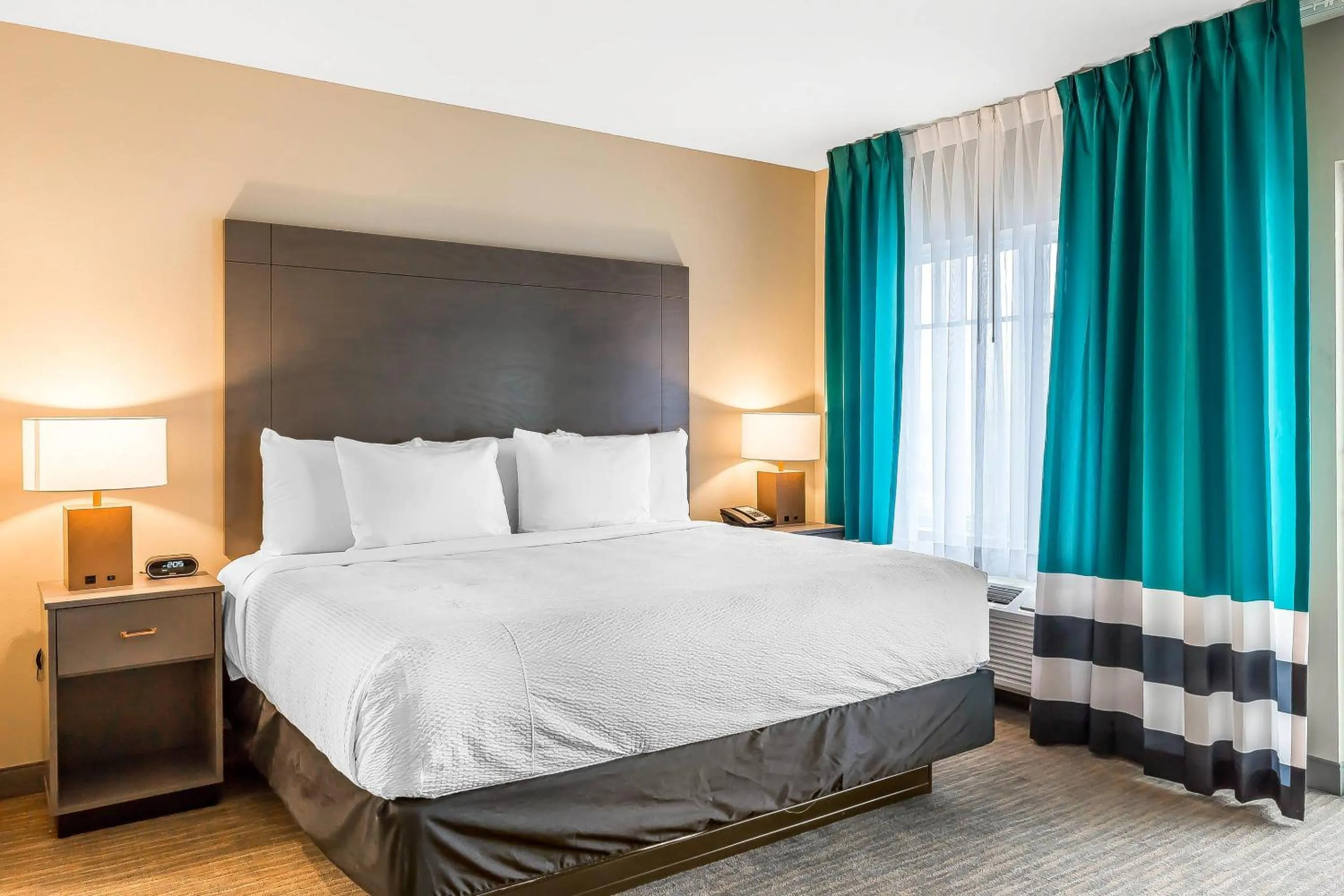 Bedroom, Bed in Marina Bay Hotel & Suites, an Ascend Collection Hotel