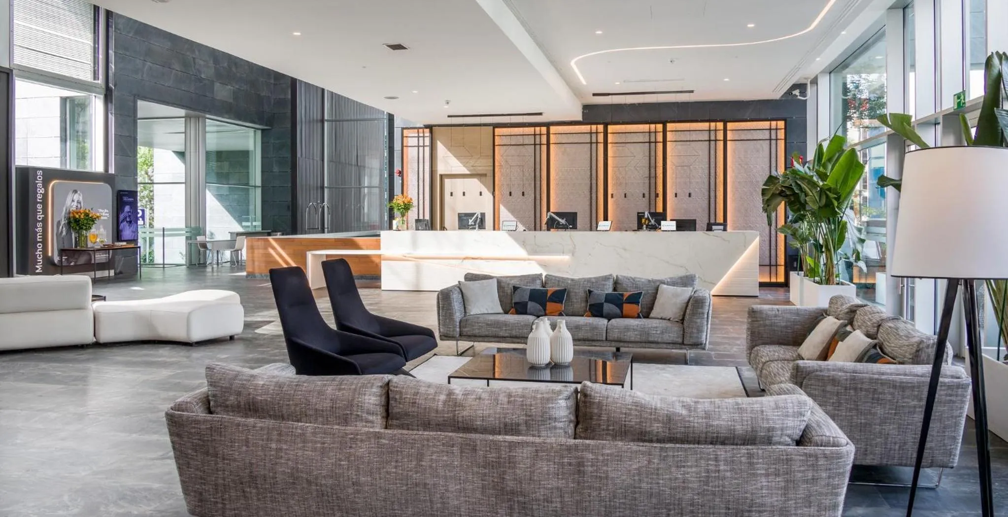 Lobby or reception in Ilunion Atrium