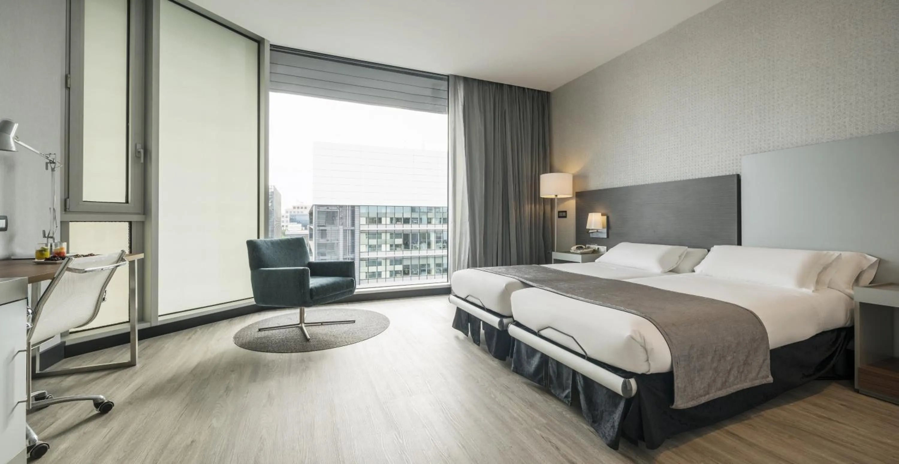 Photo of the whole room, Bed in Ilunion Atrium