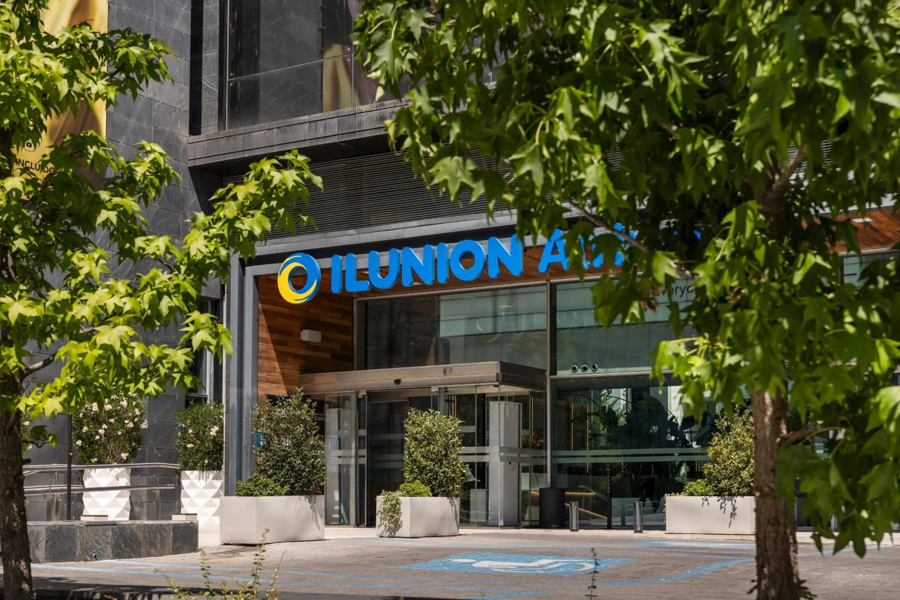 Facade/entrance in Ilunion Atrium