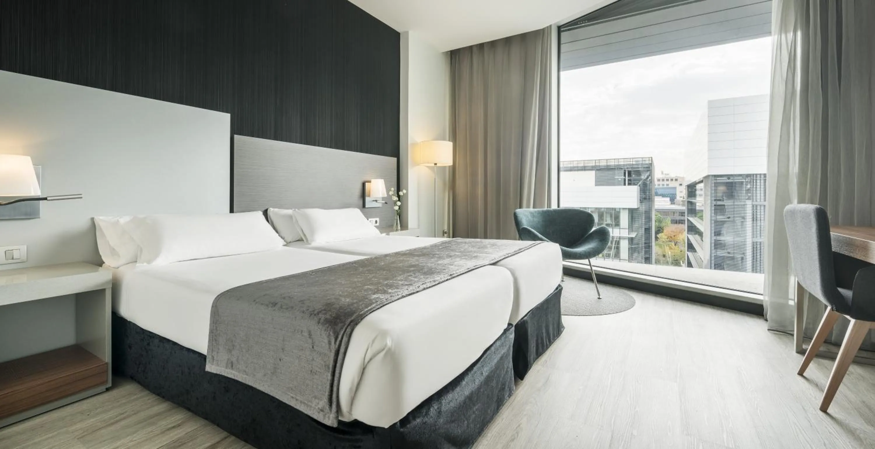 Photo of the whole room, Bed in Ilunion Atrium