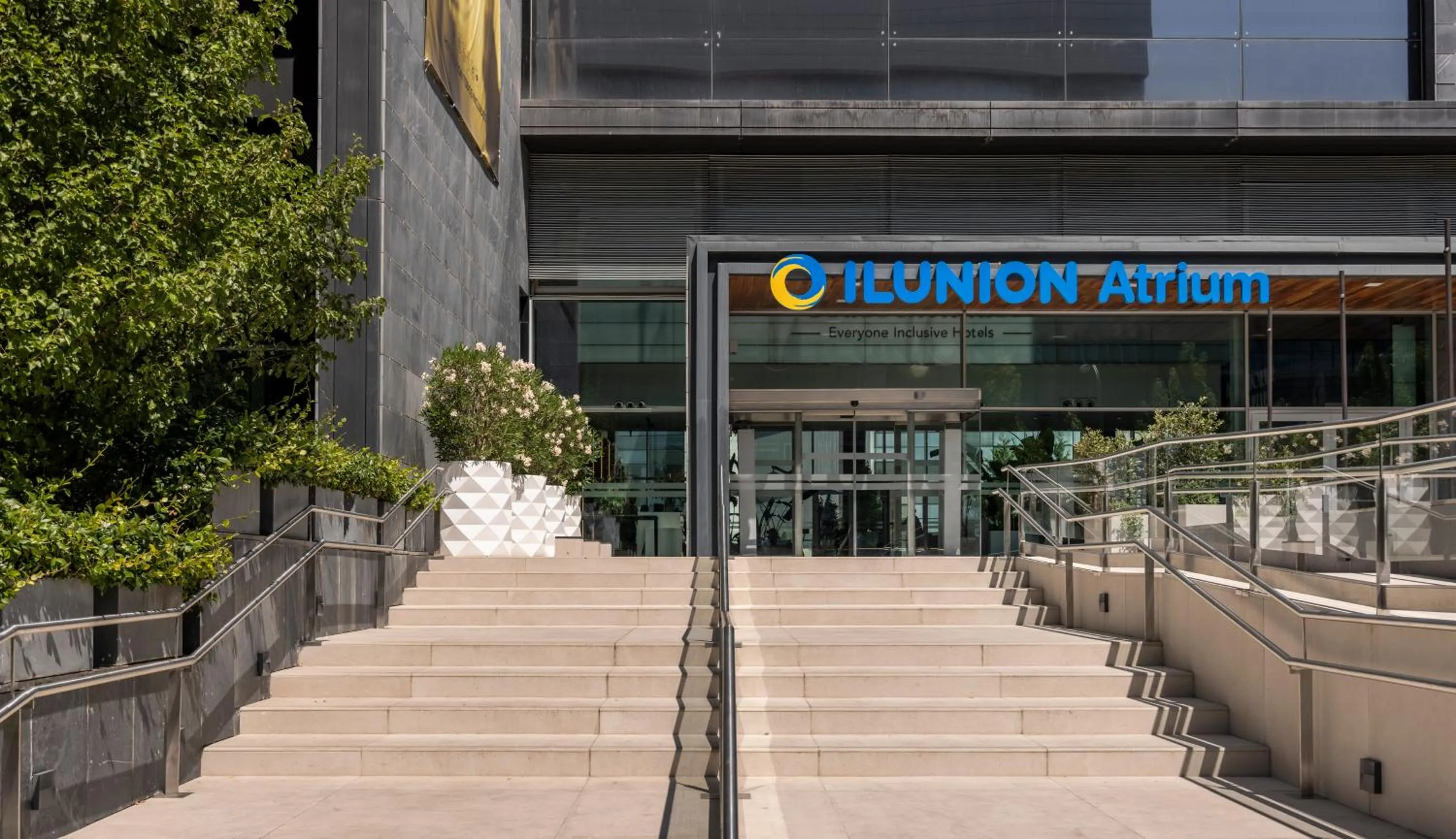 Facade/entrance in Ilunion Atrium