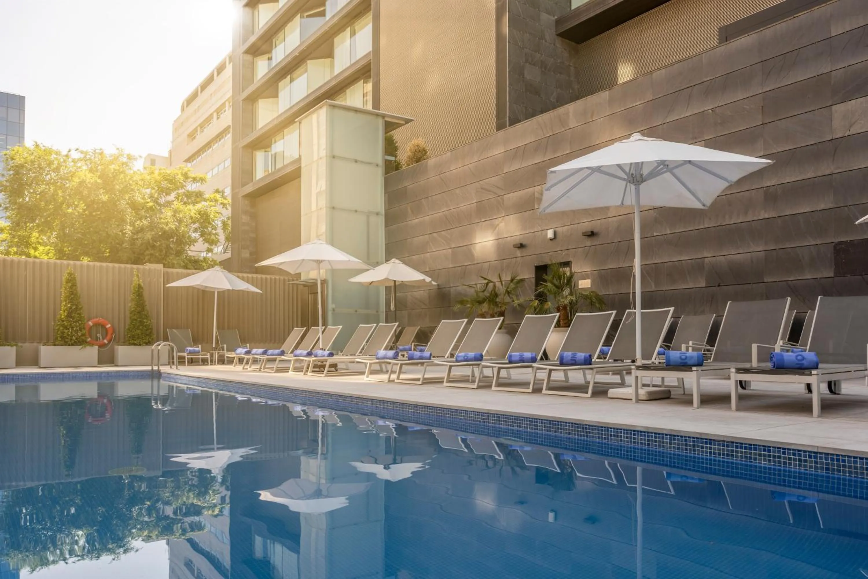 Swimming pool in Ilunion Atrium