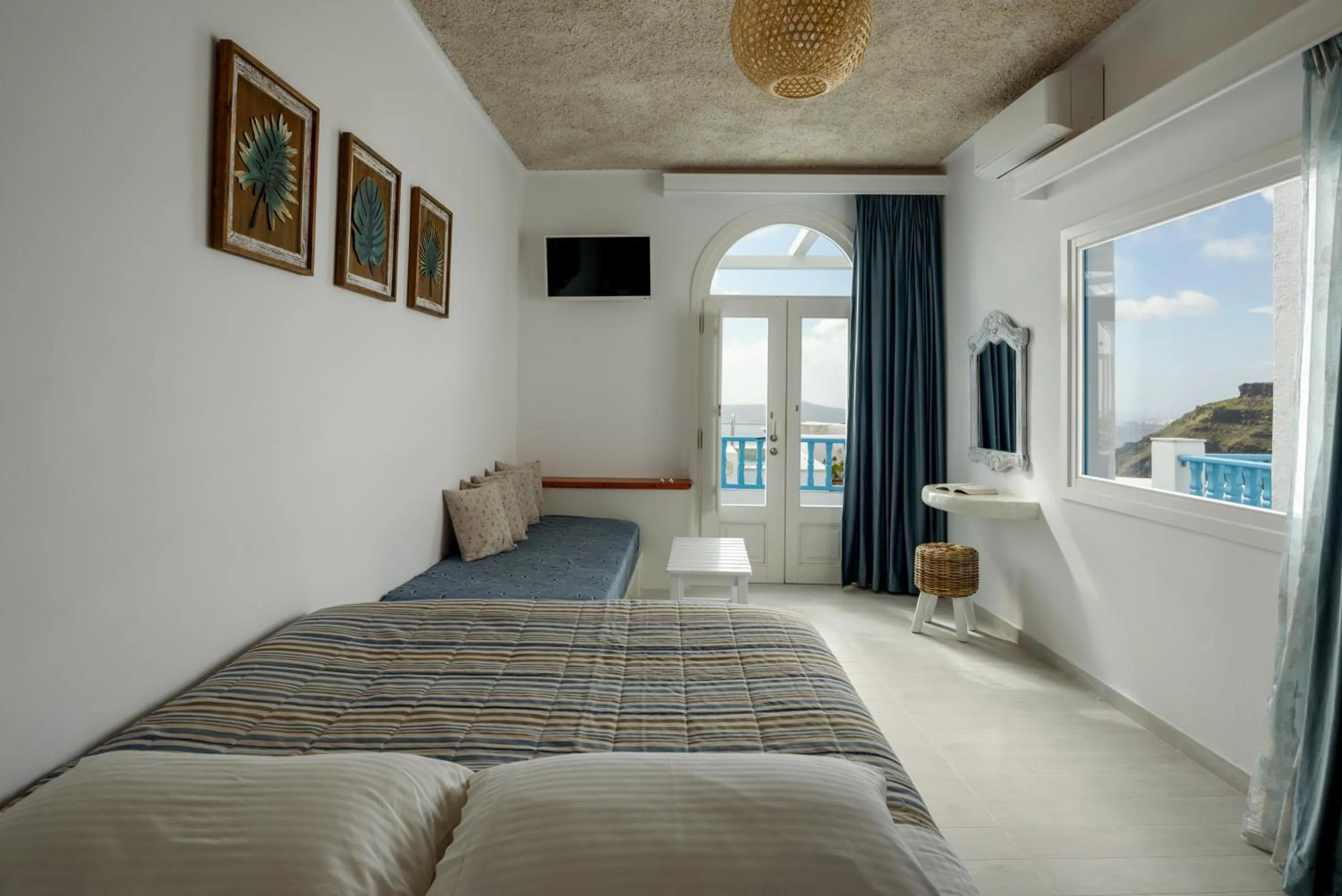 Photo of the whole room, Bed in Vallas Apartments & Villas