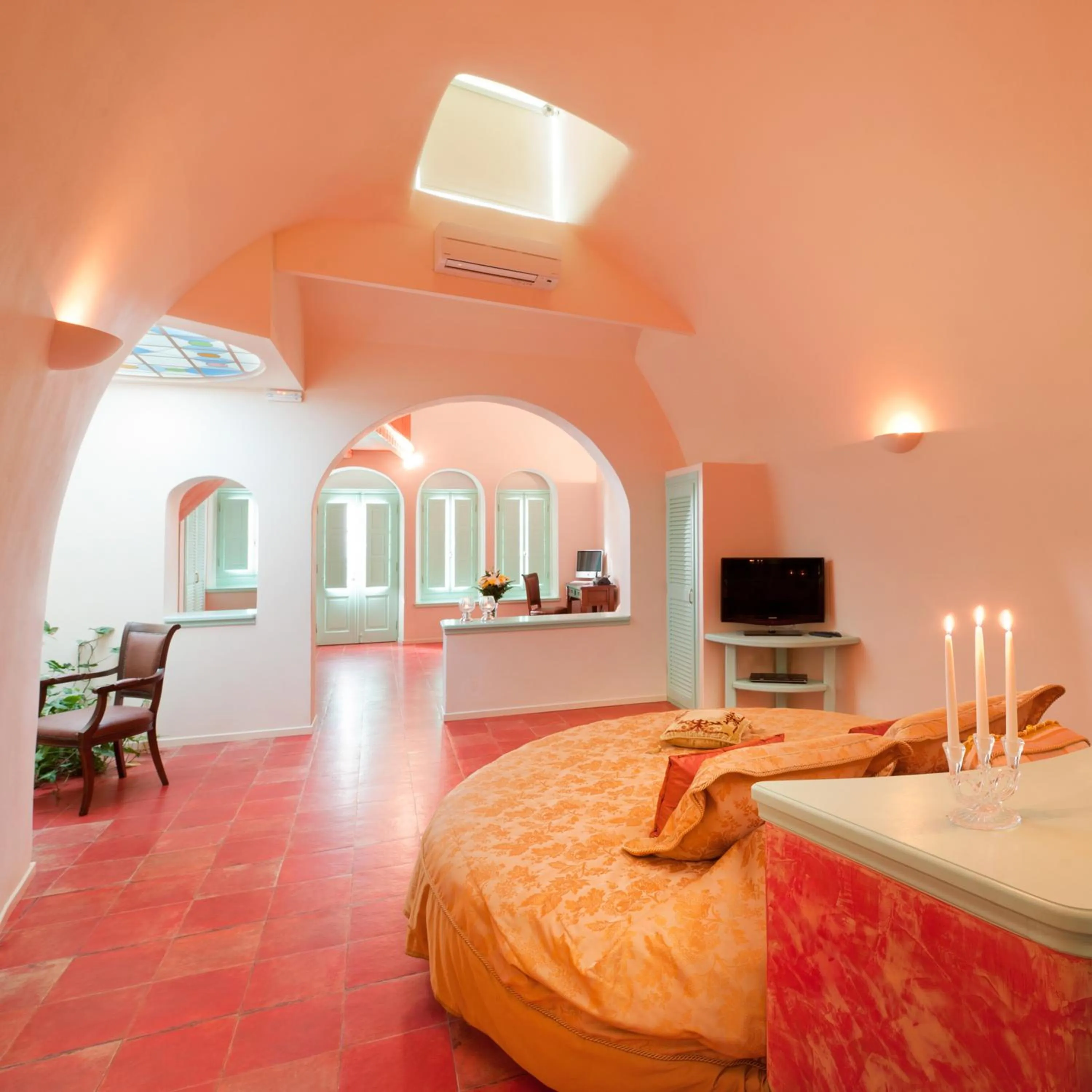 Photo of the whole room, Bed in Vallas Apartments & Villas