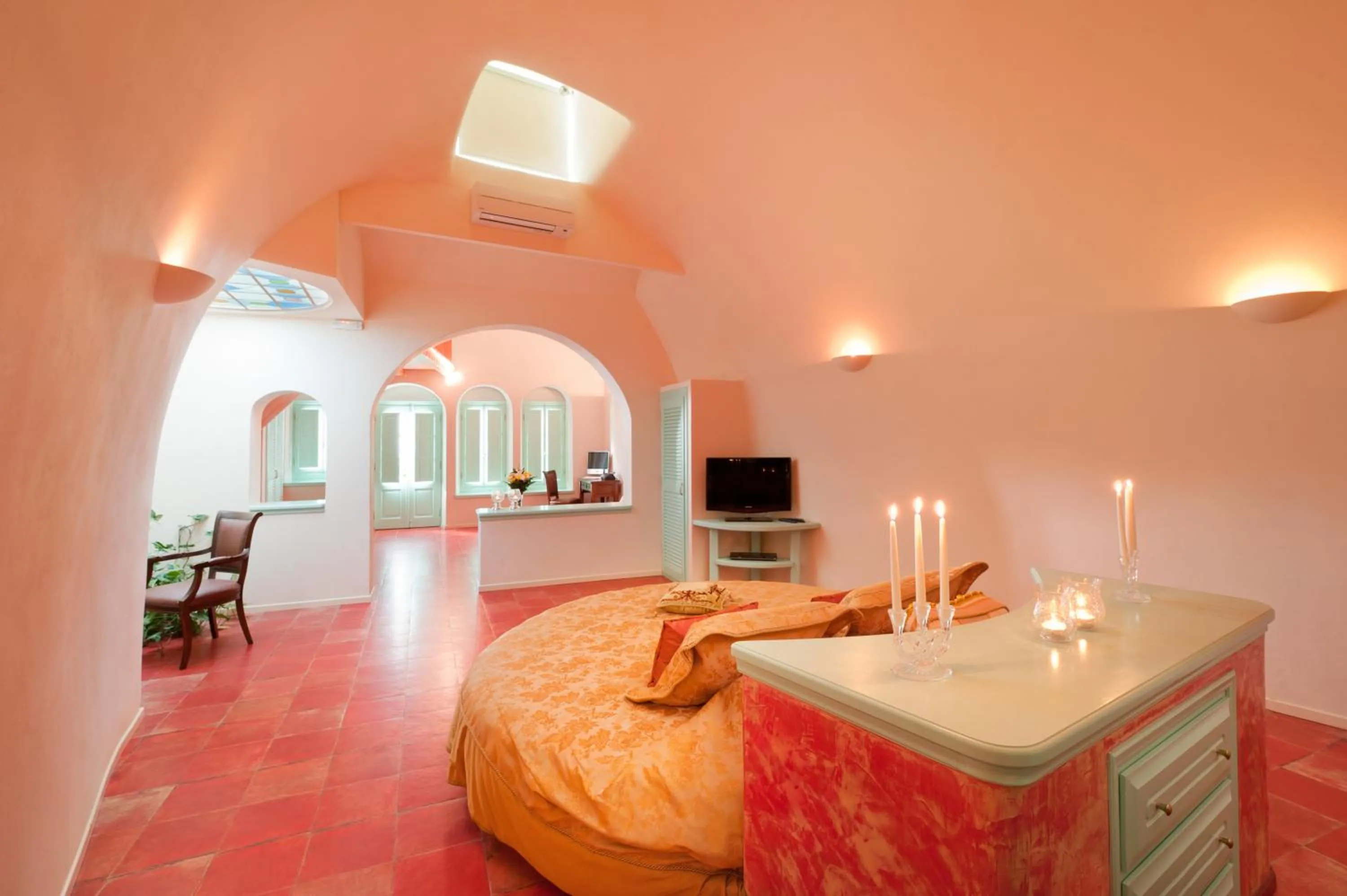 Photo of the whole room, Bed in Vallas Apartments & Villas