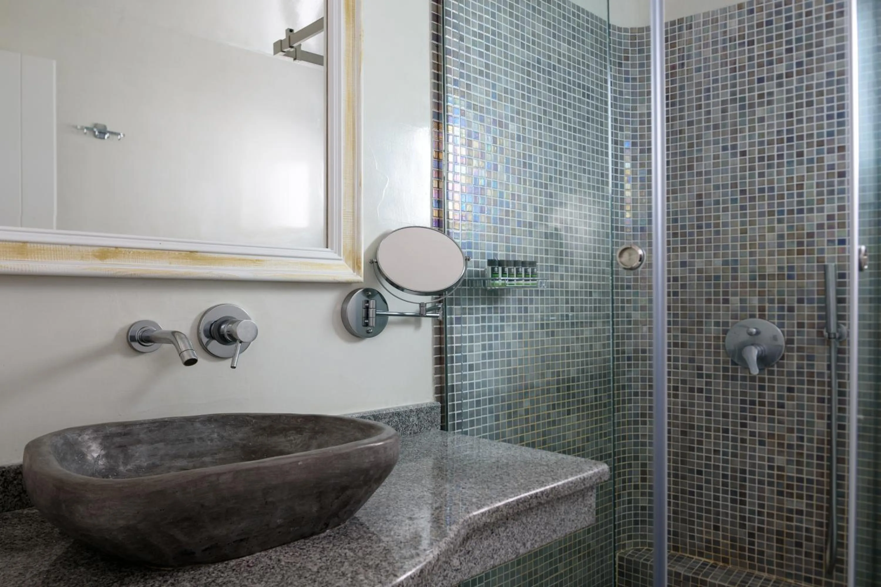 Vallas Apartments & Villas