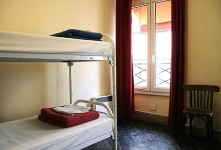 Twin Room in Aloha Hostel Eiffel Tower by Hiphophostels