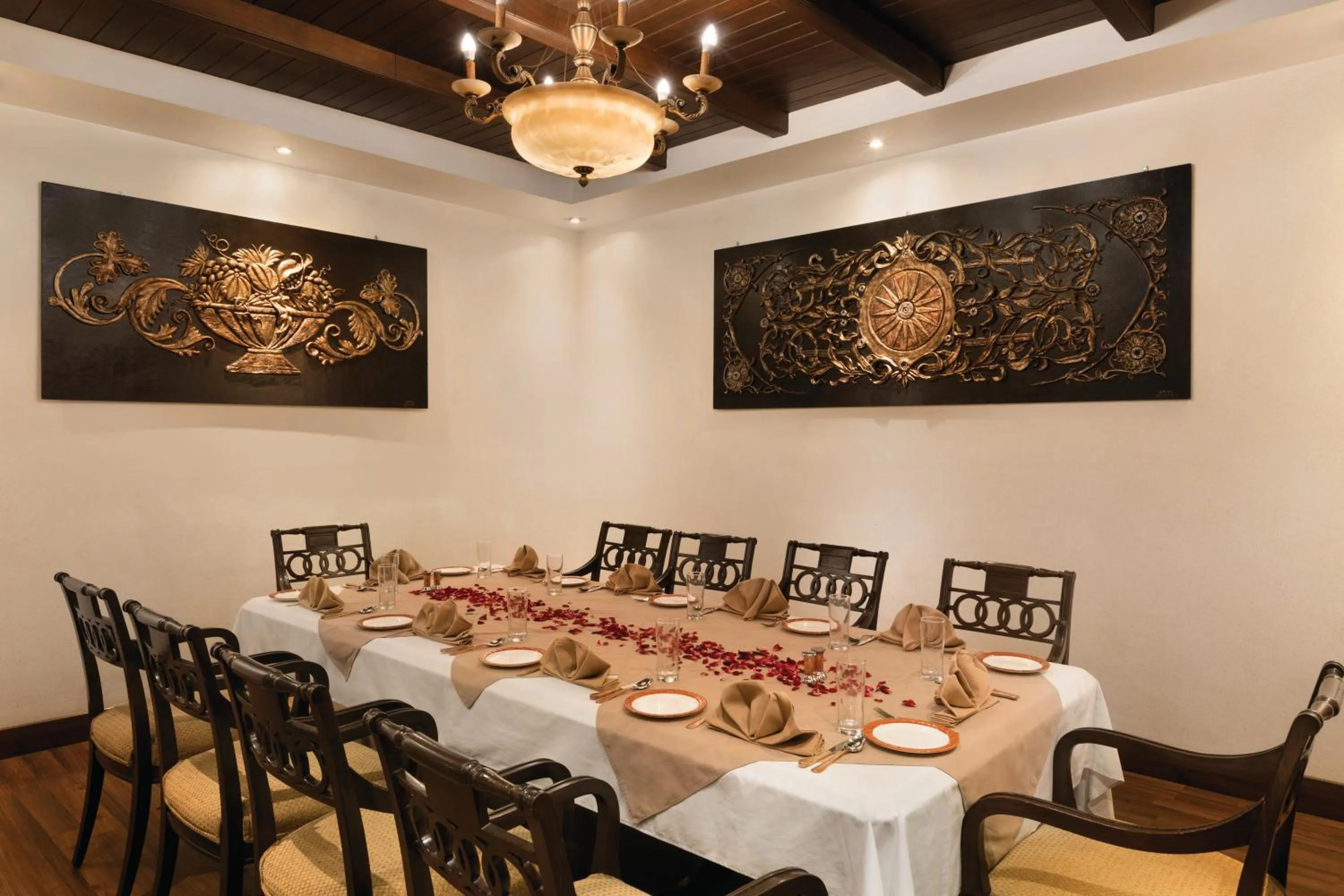 Restaurant/places to eat in Ramada Plaza by Wyndham JHV Varanasi