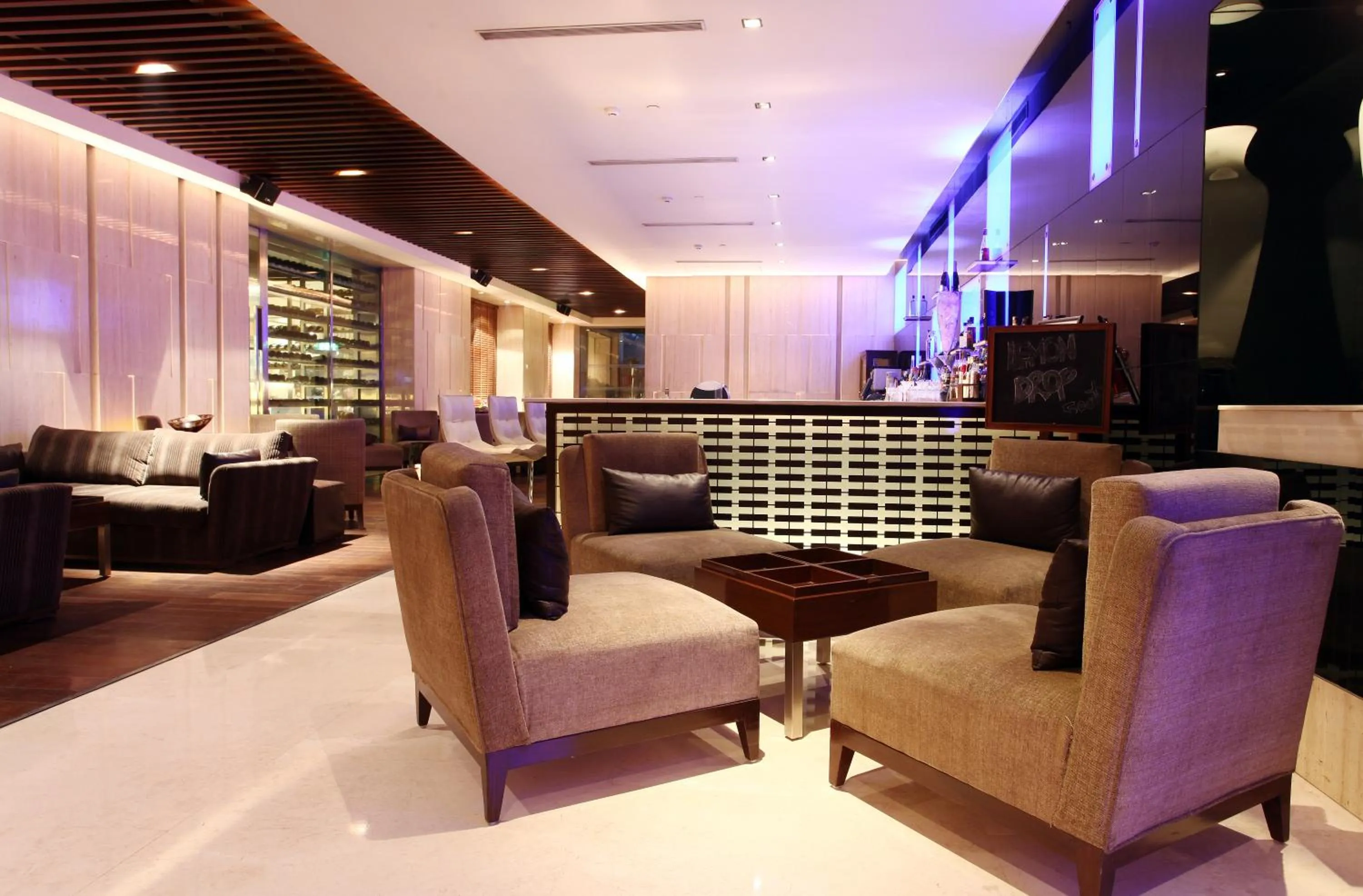 Lounge or bar in The LaLiT New Delhi