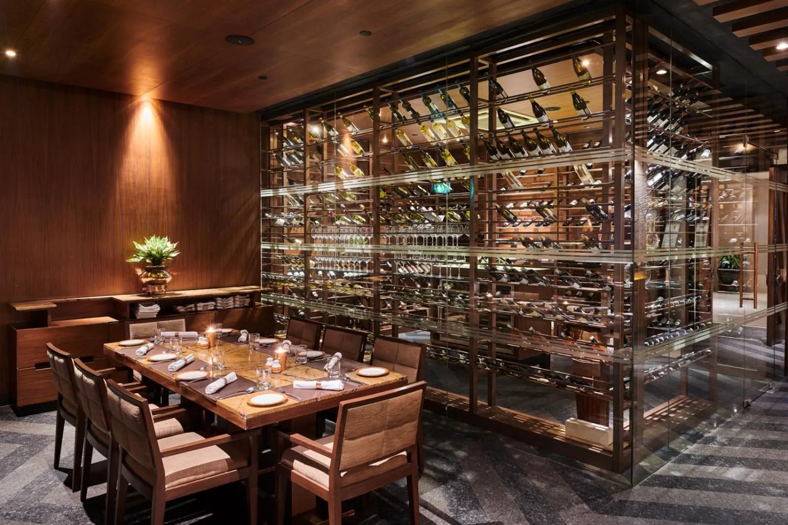 Food and drinks in The LaLiT New Delhi