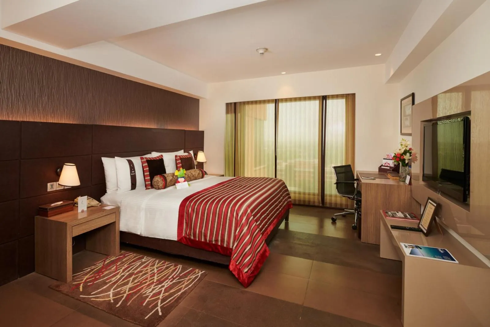 Bedroom, Bed in The LaLiT New Delhi
