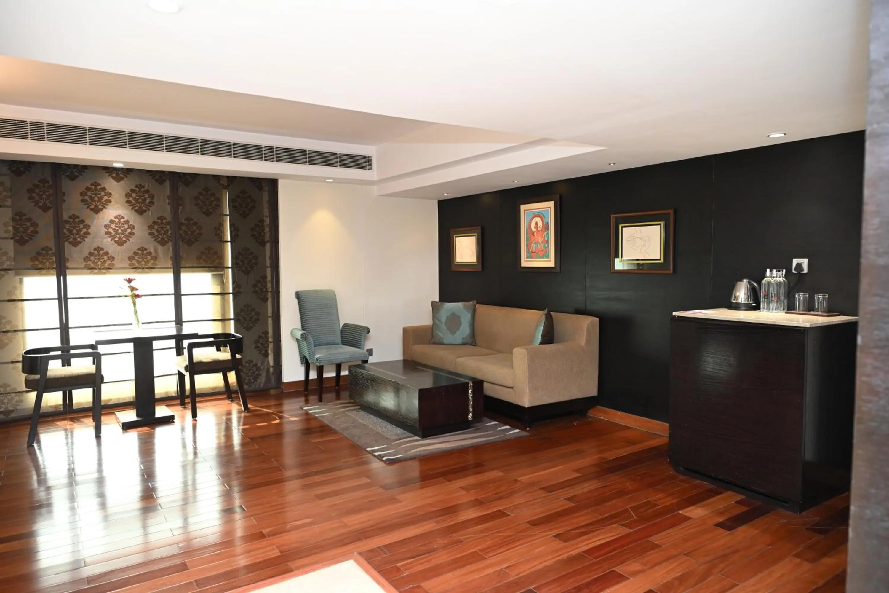 Living room in The LaLiT New Delhi