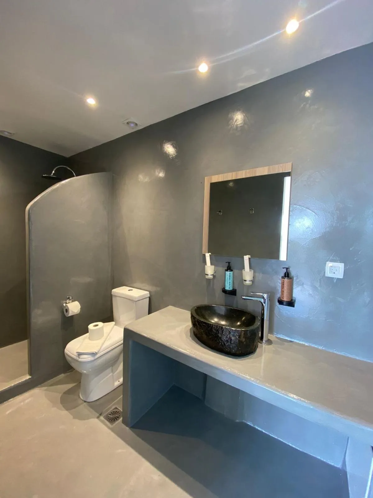 Shower in Serenità Luxury Suites