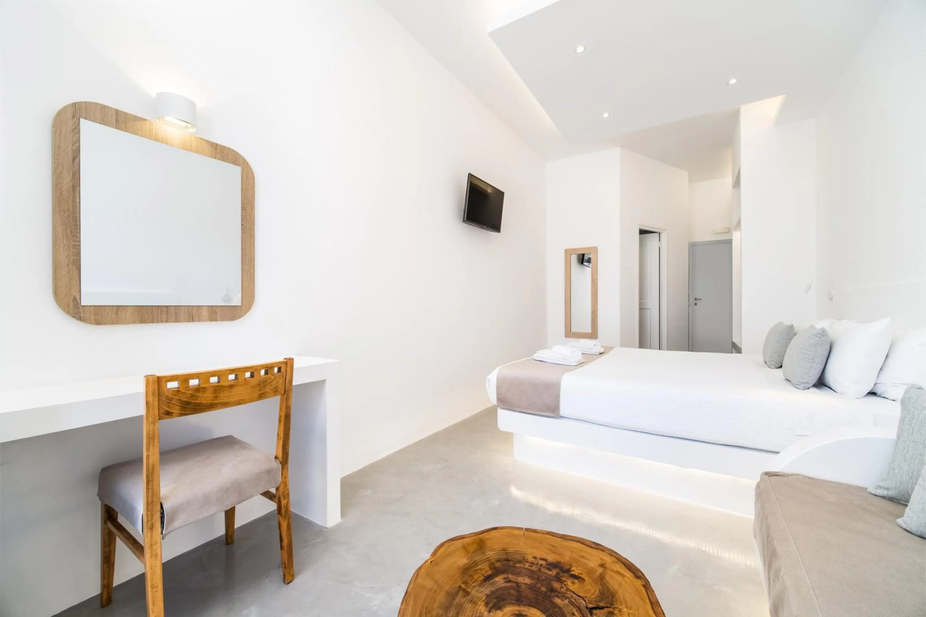 Photo of the whole room, Bed in Serenità Luxury Suites