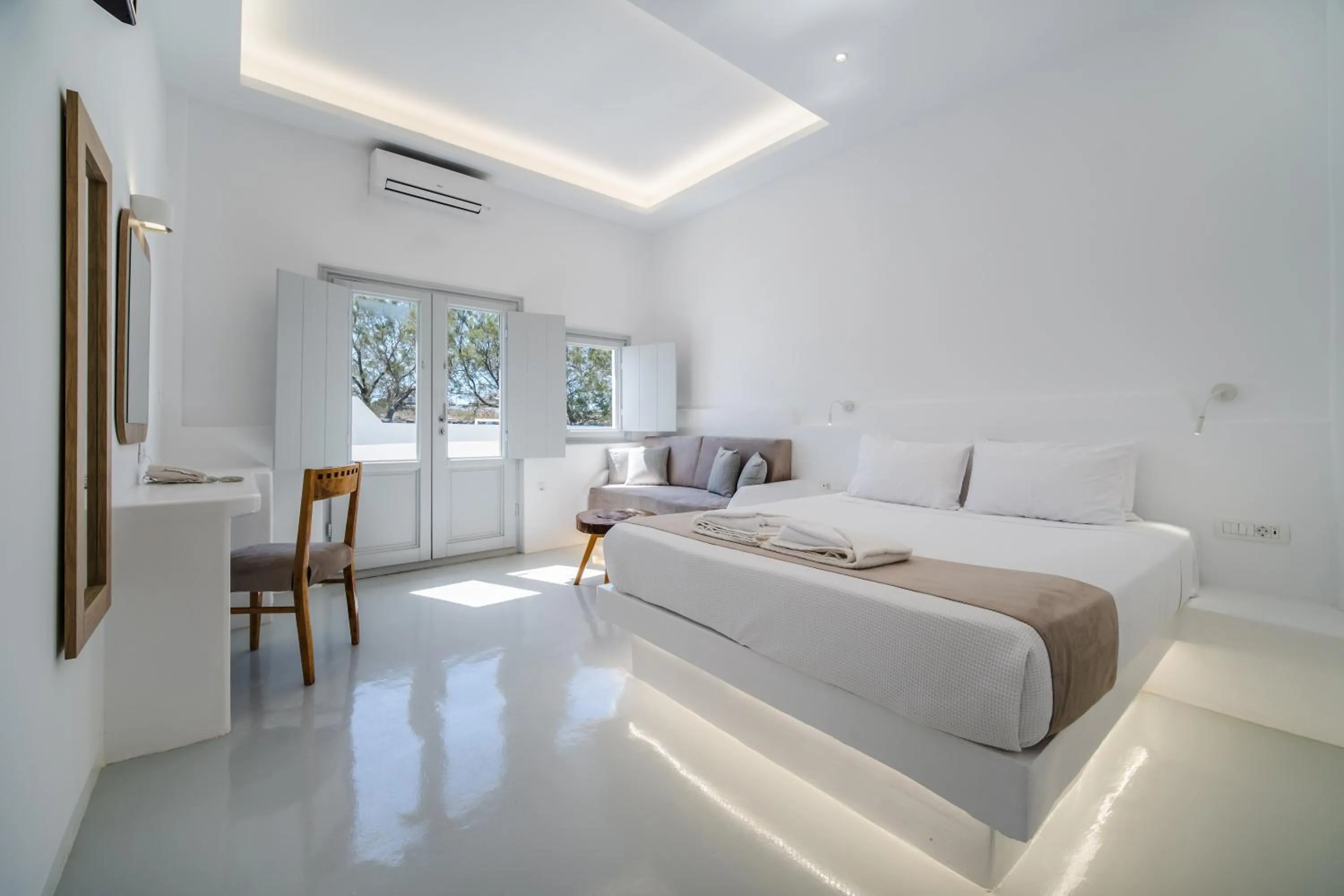 Photo of the whole room, Bed in Serenità Luxury Suites