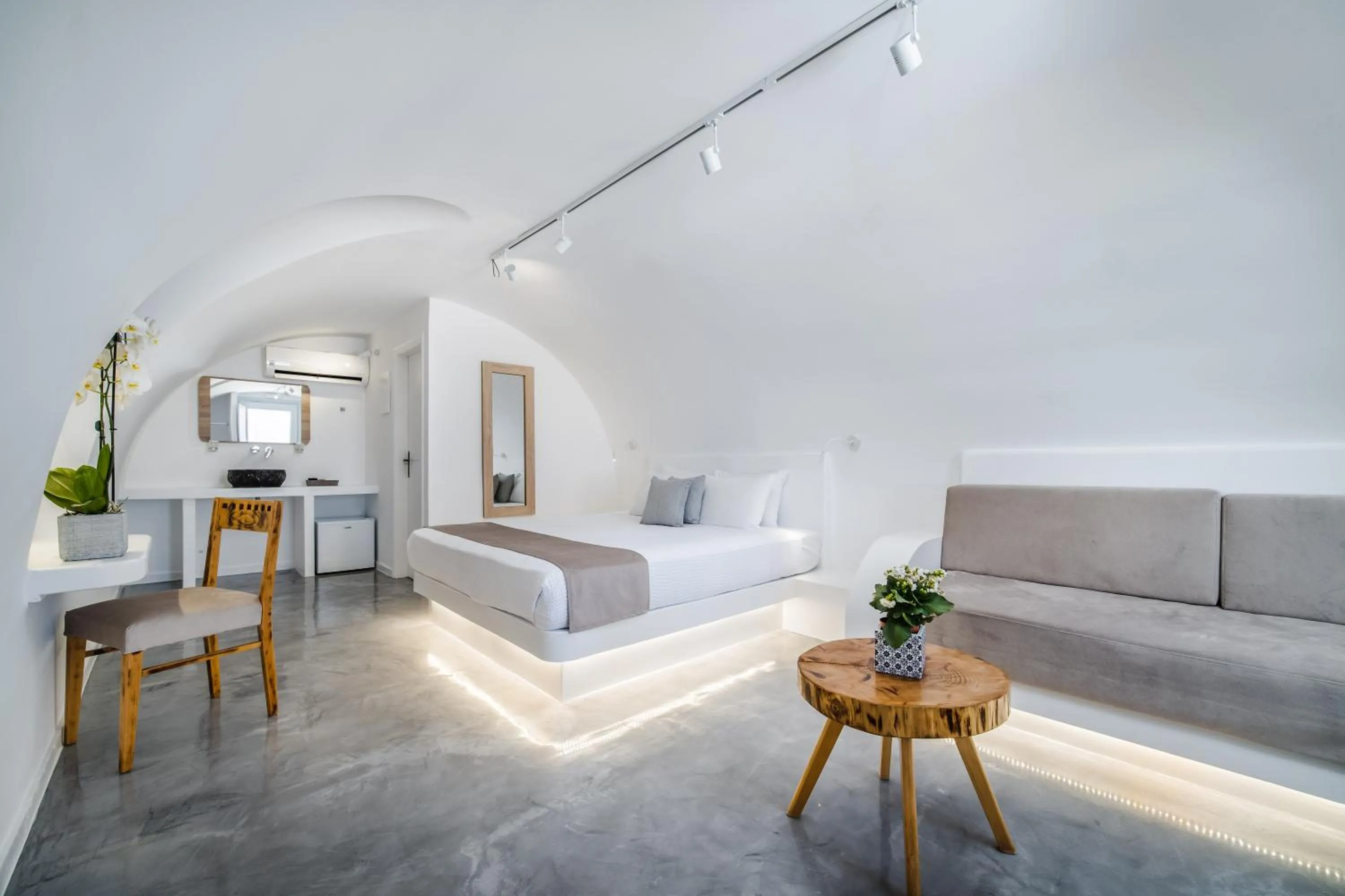 Photo of the whole room, Bed in Serenità Luxury Suites