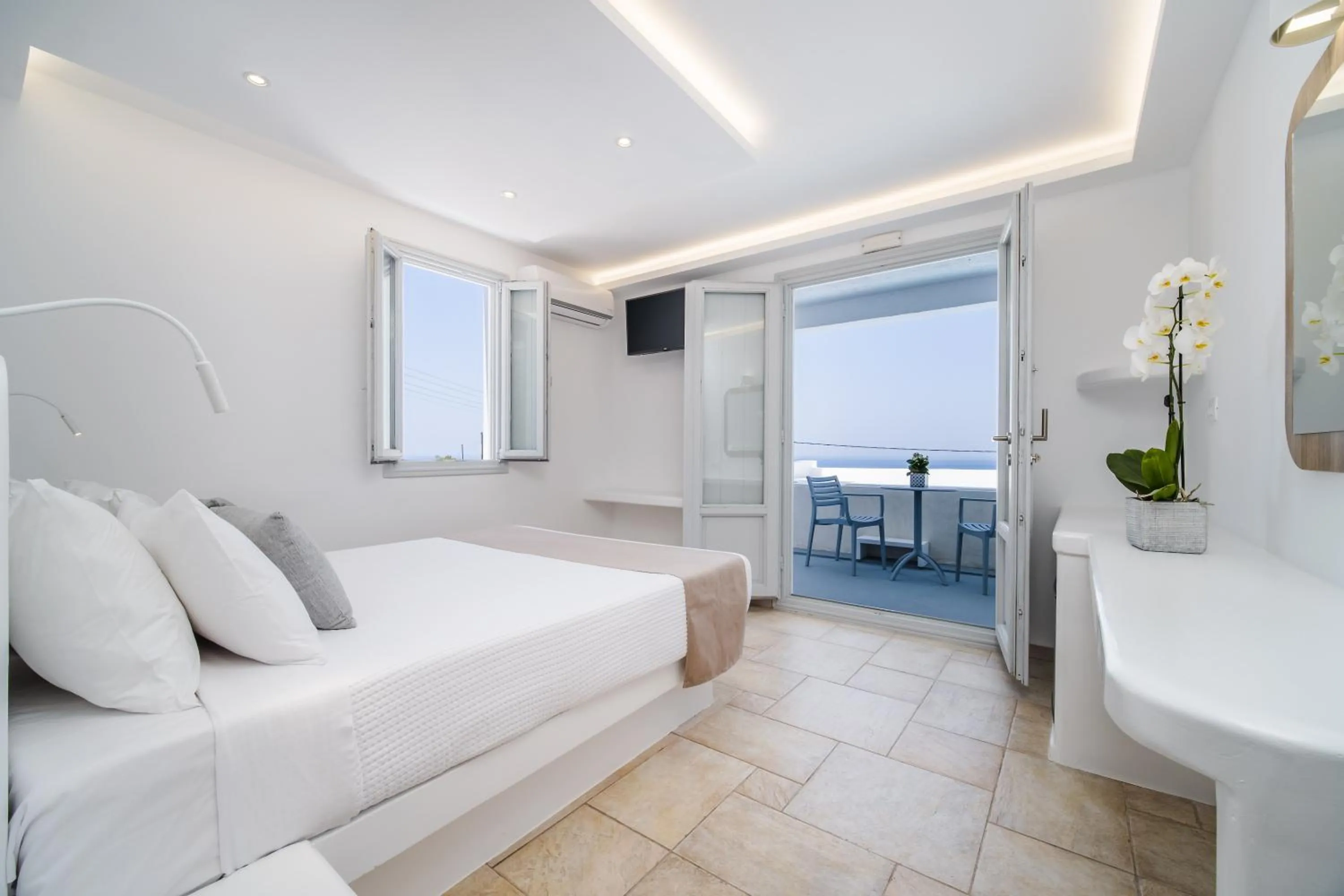 TV and multimedia, Bed in Serenità Luxury Suites